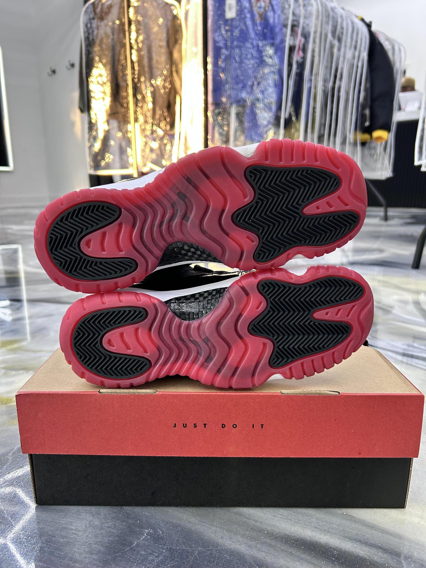 Jordan 11 Low "Bred" Used Size 7Y/8.5W