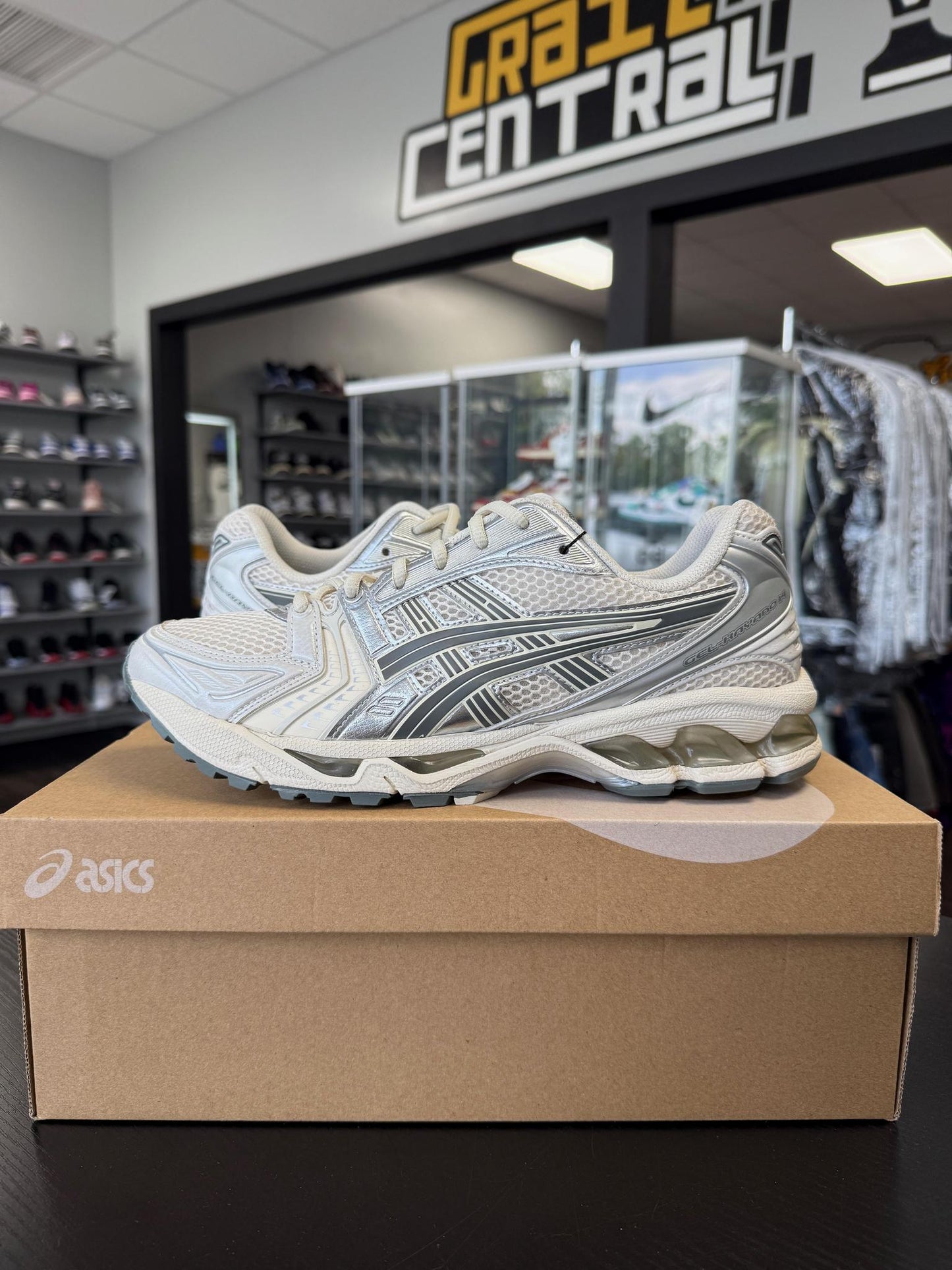 Asics Gel Kayano 14 Birch Dark Pewter Used Size 9