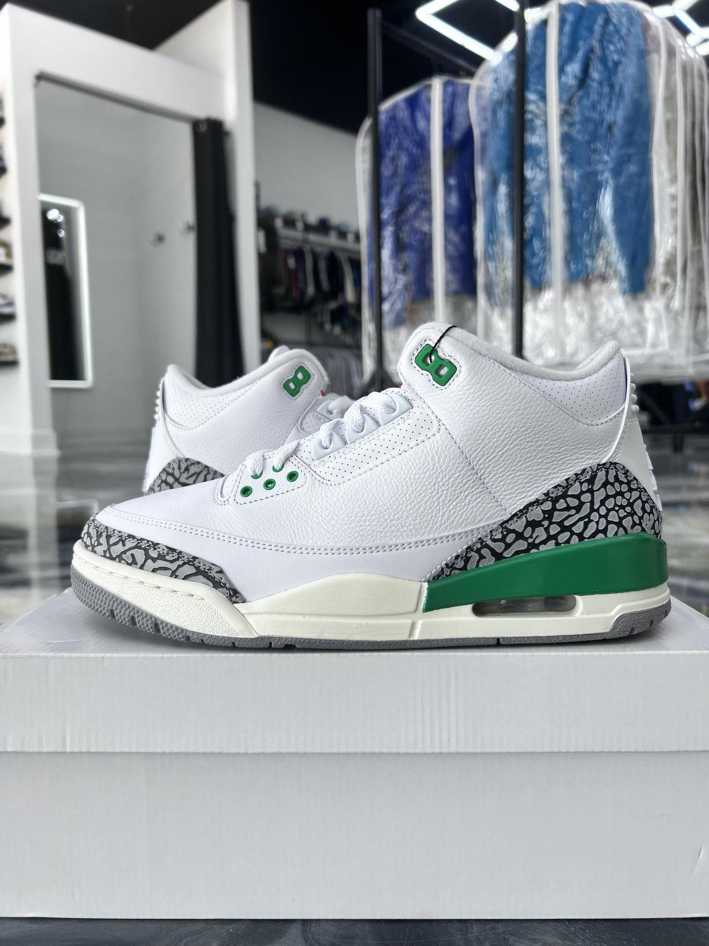 Jordan 3 "Lucky Green" Used Size 9