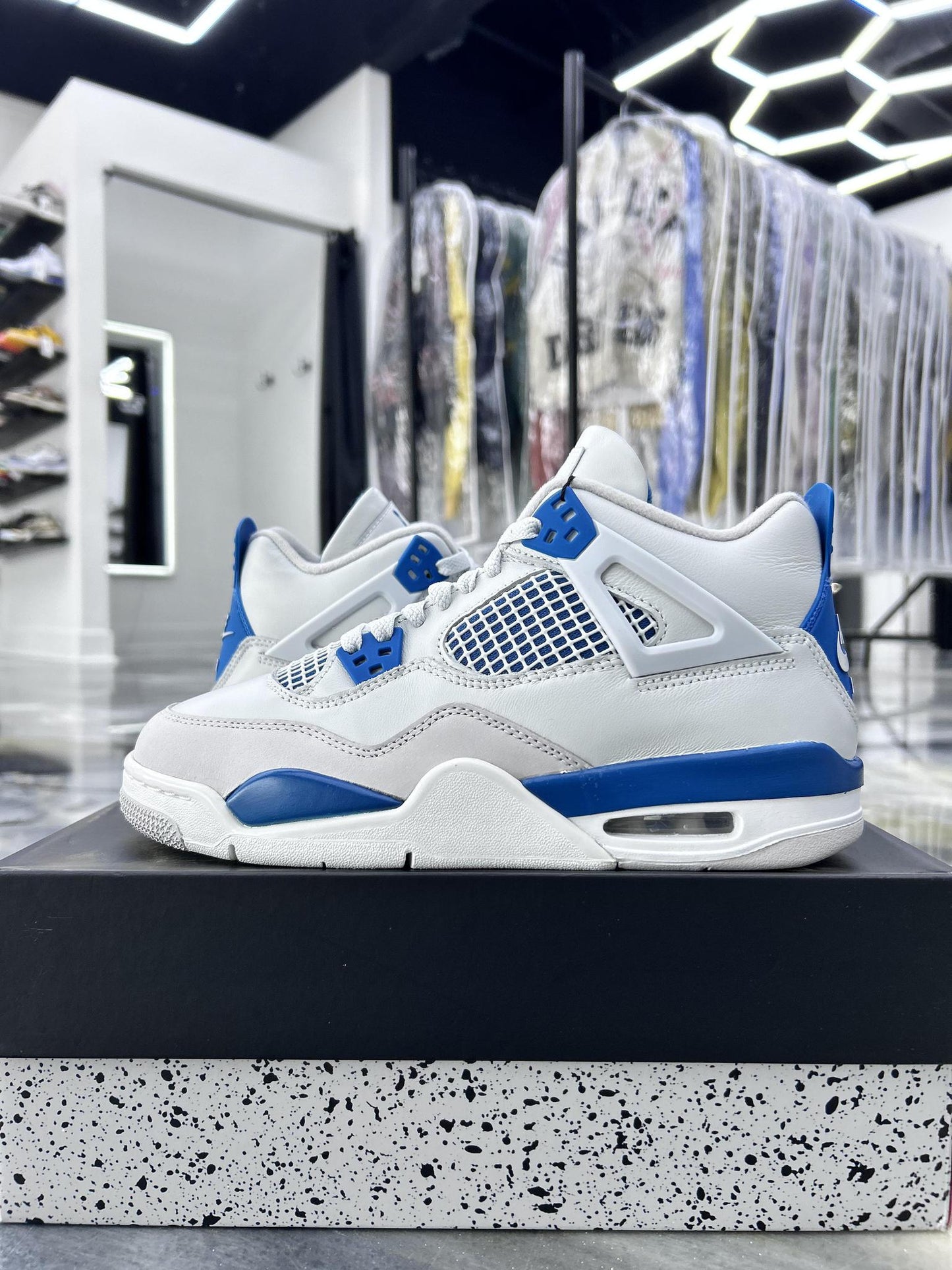 Jordan 4 Military Blue Used Size 7Y/8.5W