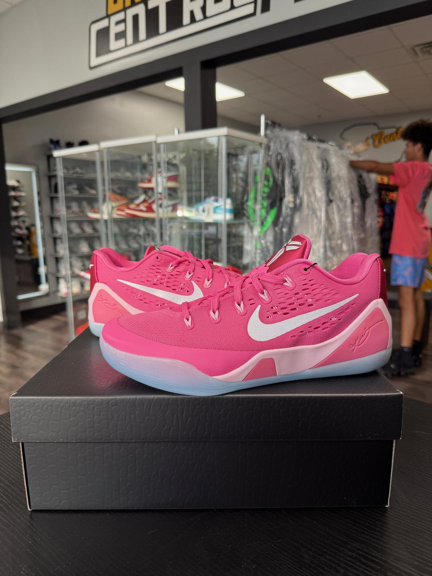 Nike Kobe 9 Low Protro x Kay Yow "Think Pink" Used Size 9.5