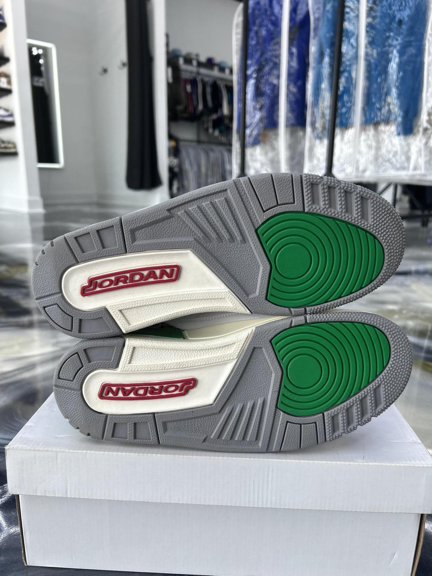 Jordan 3 "Lucky Green" Used Size 9