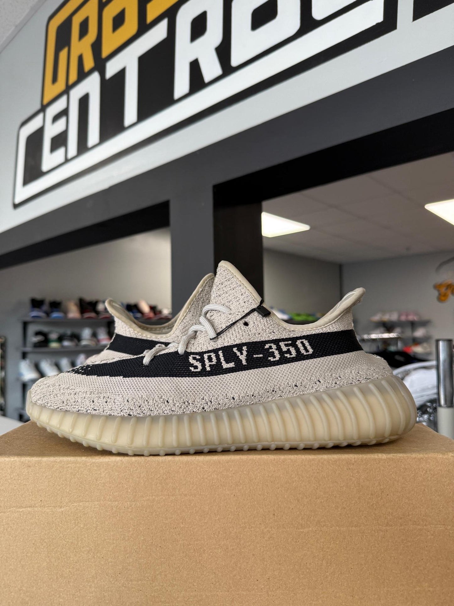 Yeezy 350 V2 "Slate" Used Size 9