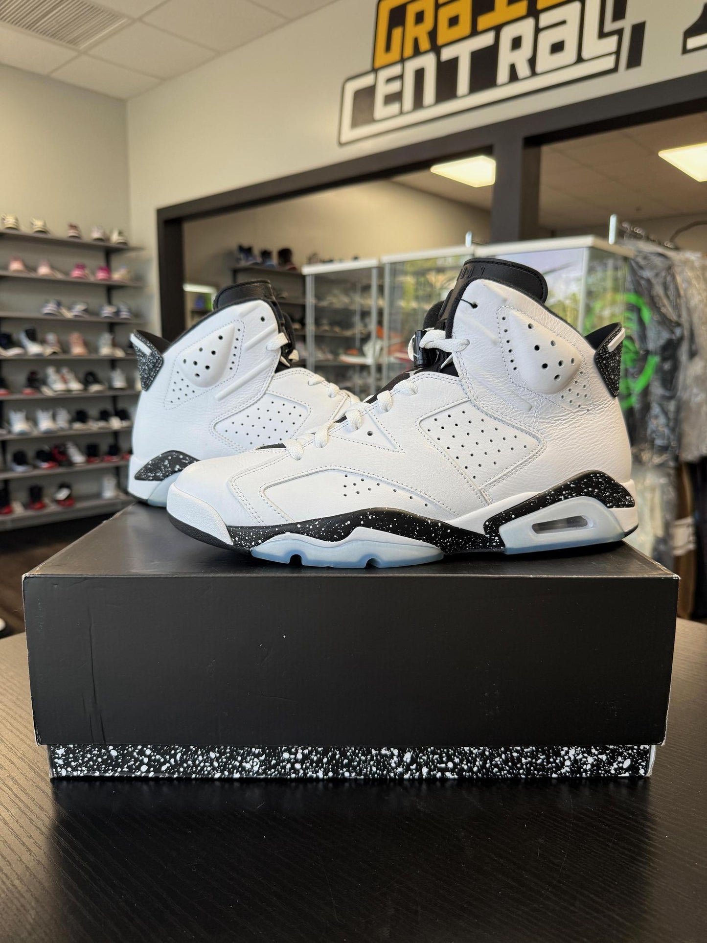 Jordan 6 "White Oreo" Used Size 12