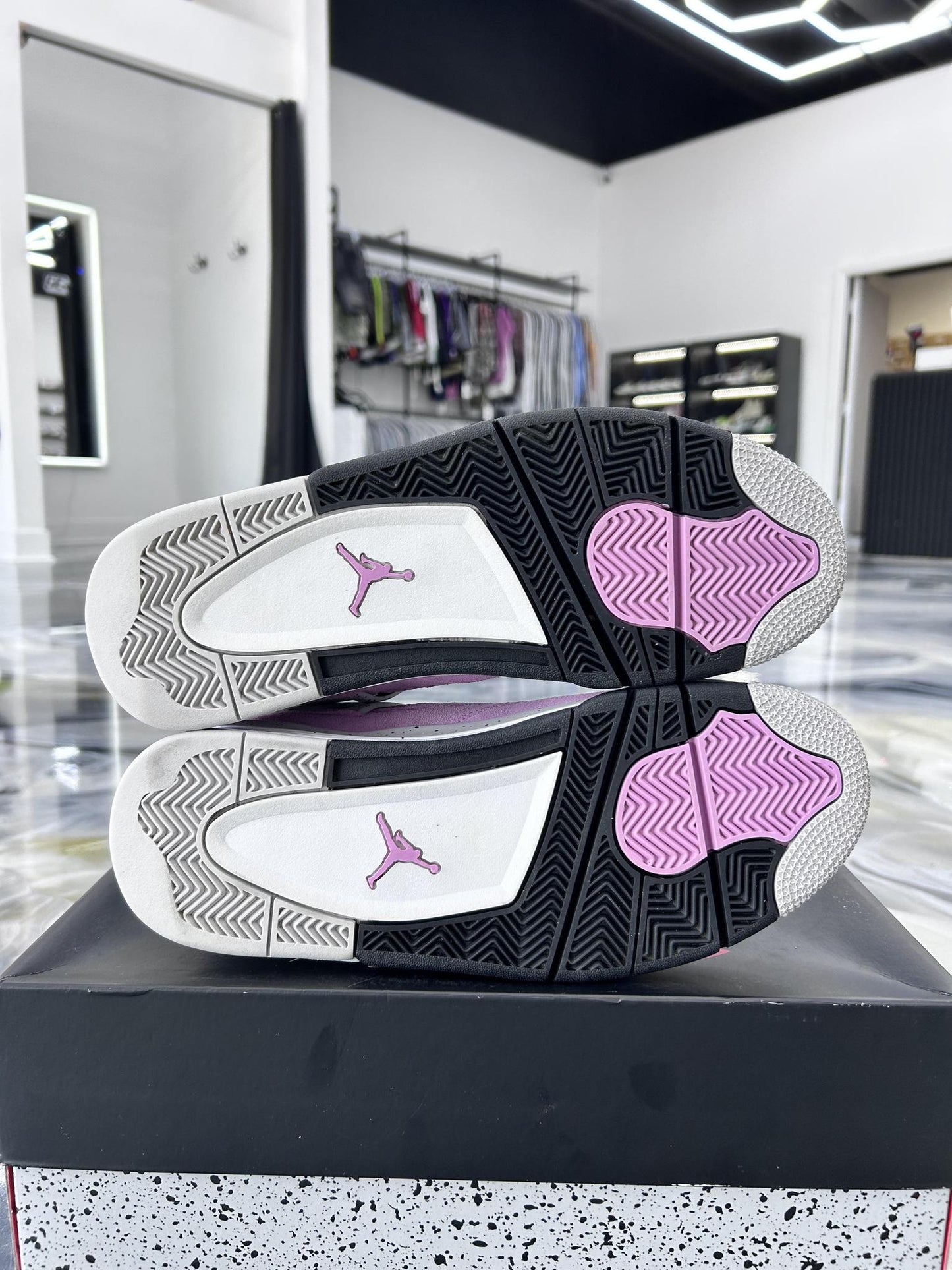 Jordan 4 "Orchid Pink" Used Size 10M/11.5W