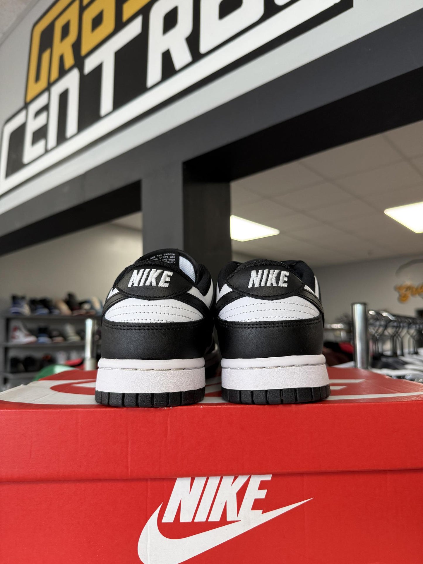 Dunk Low "Panda" Used Size 8.5