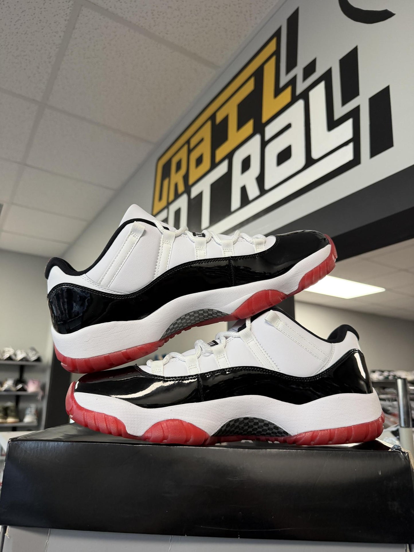 Jordan 11 Low "Concord Bred" Used Size 13