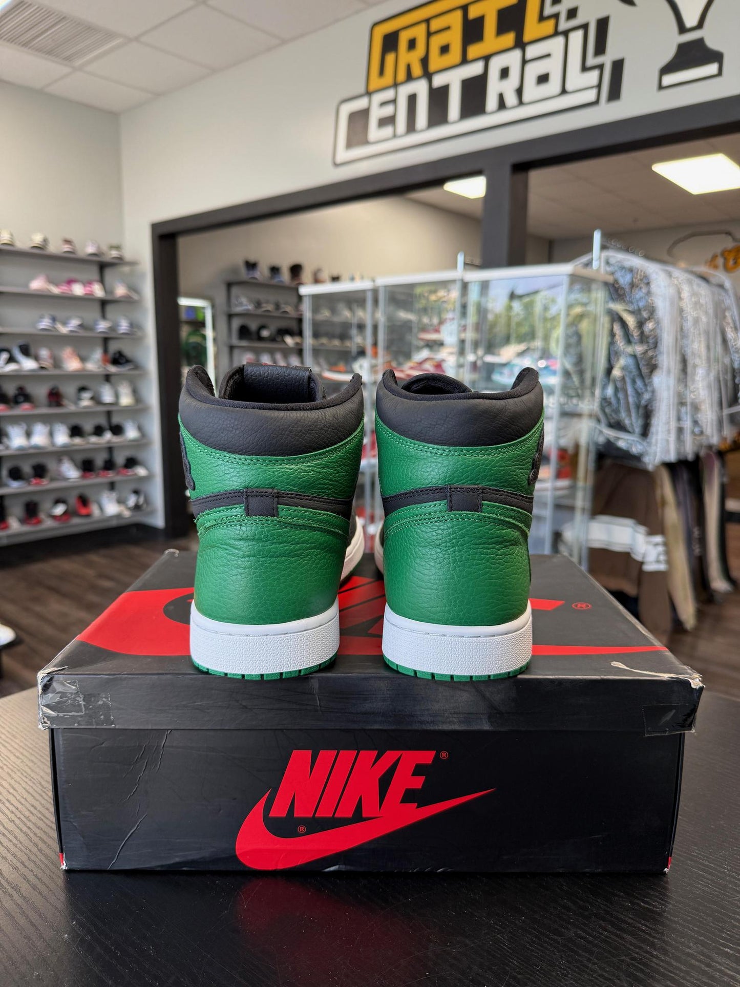 Jordan 1 "Pine Green 2.0" Used Size 13