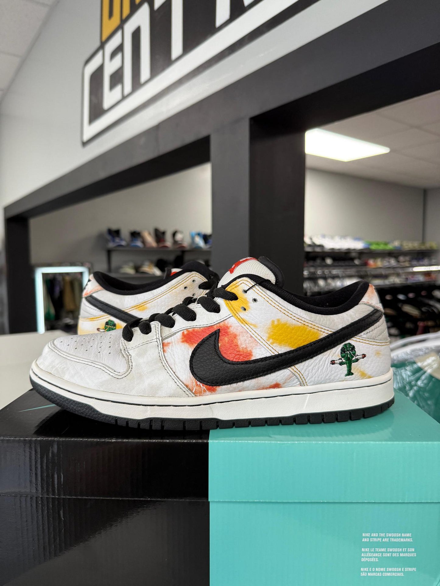 Dunk Low SB "Raygun" Used Size 10