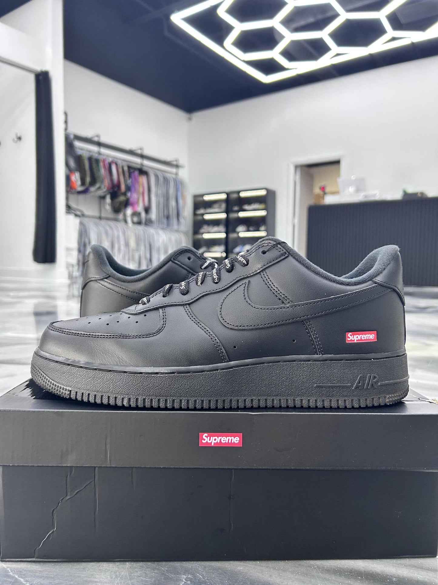 Nike Air Force One Low x Supreme "Black" Used Size 13