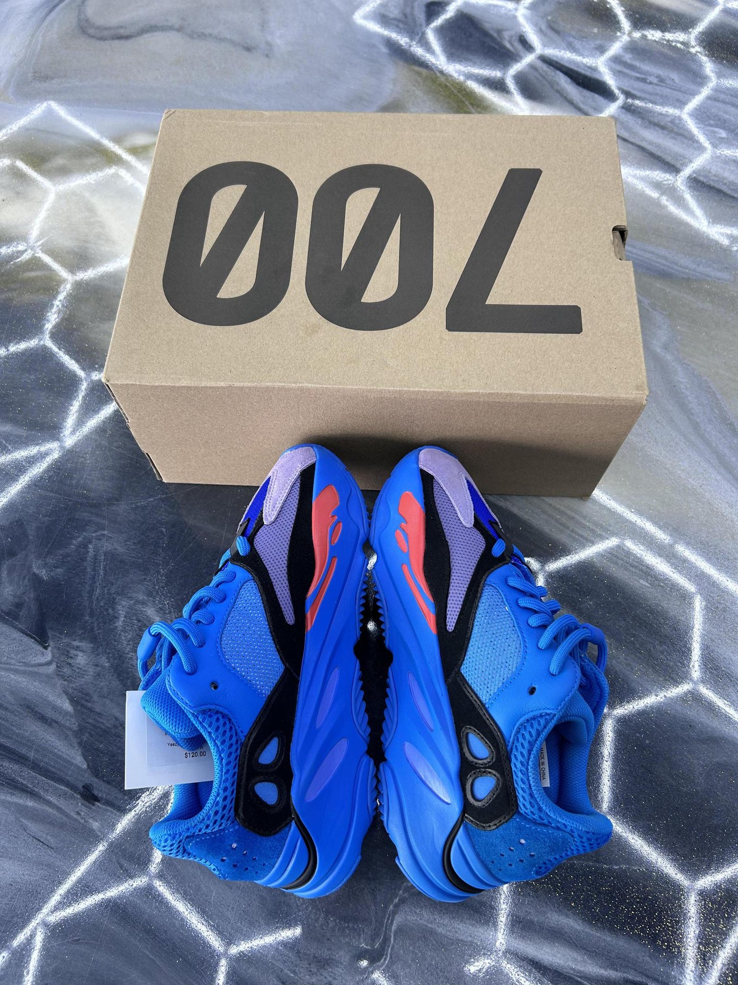 Yeezy 700 "Hi Res Blue" Used Size 5.5Y/7W