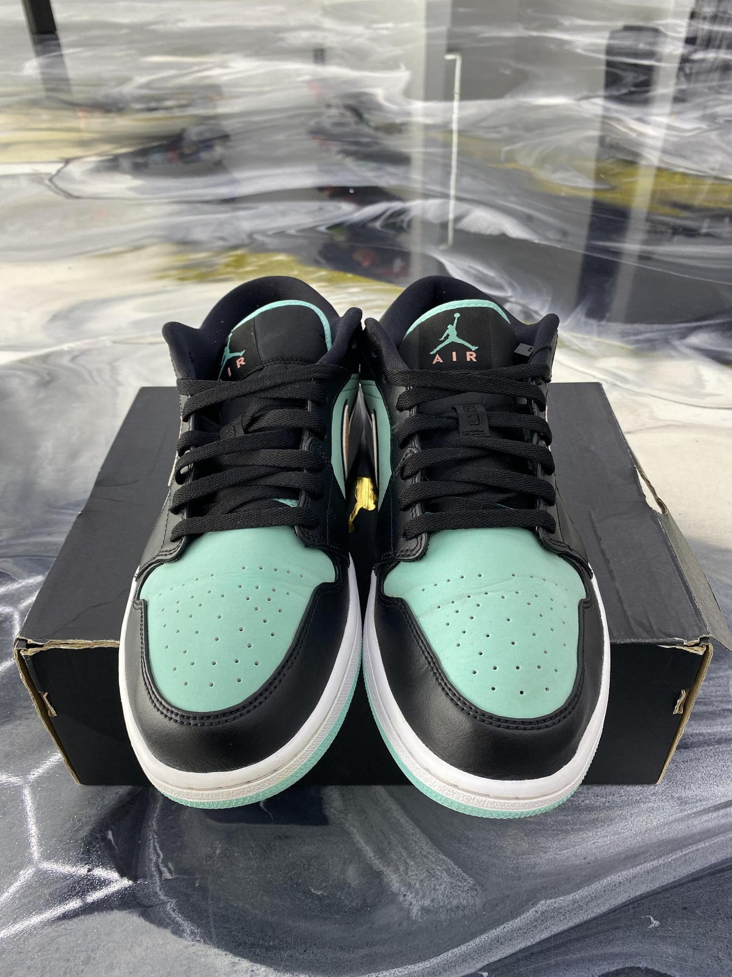 Jordan 1 Low "Tropical Twist" Used Size 13