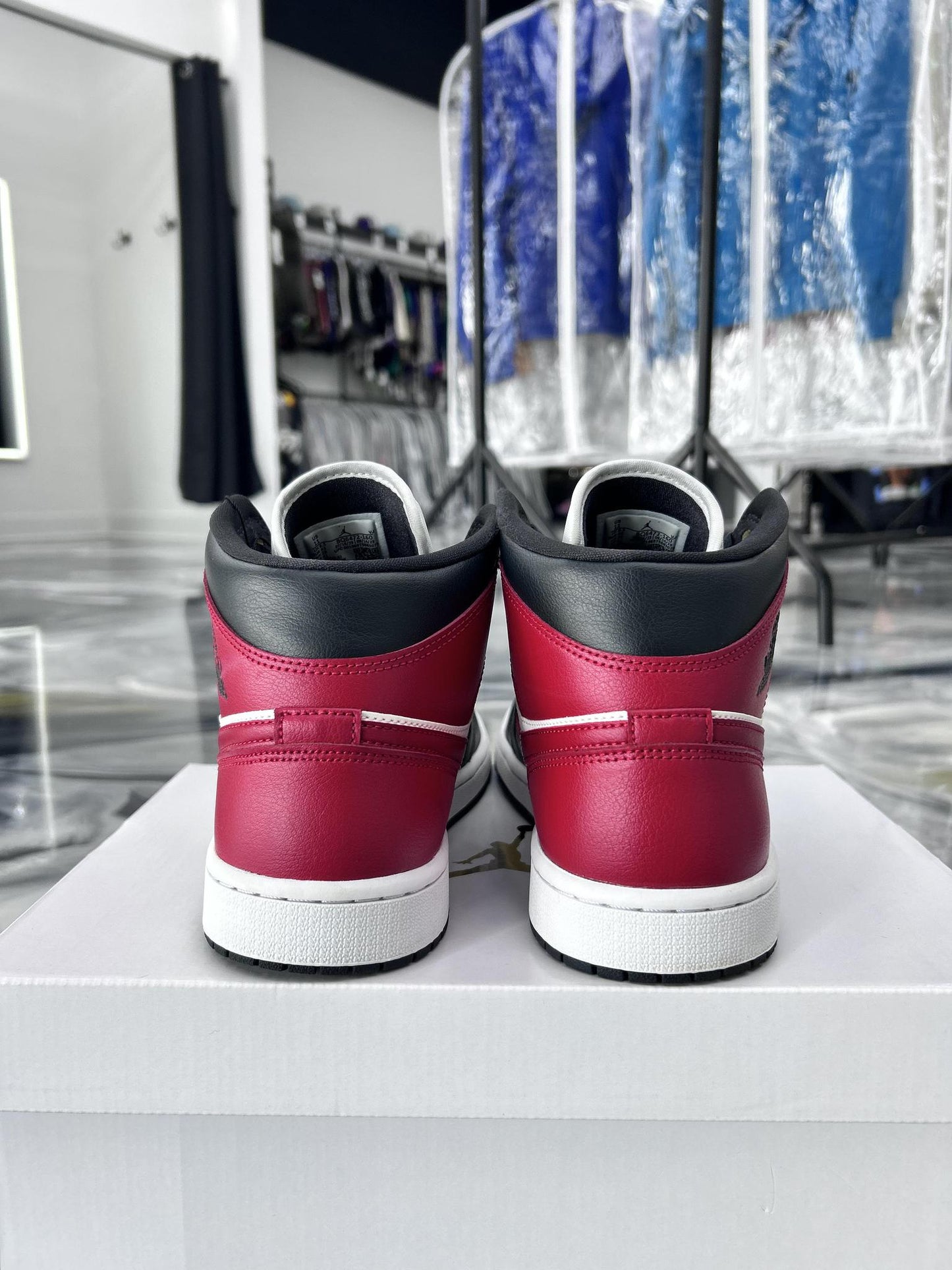 Jordan 1 Mid "Gym Red Off Noir" Used Size 9.5