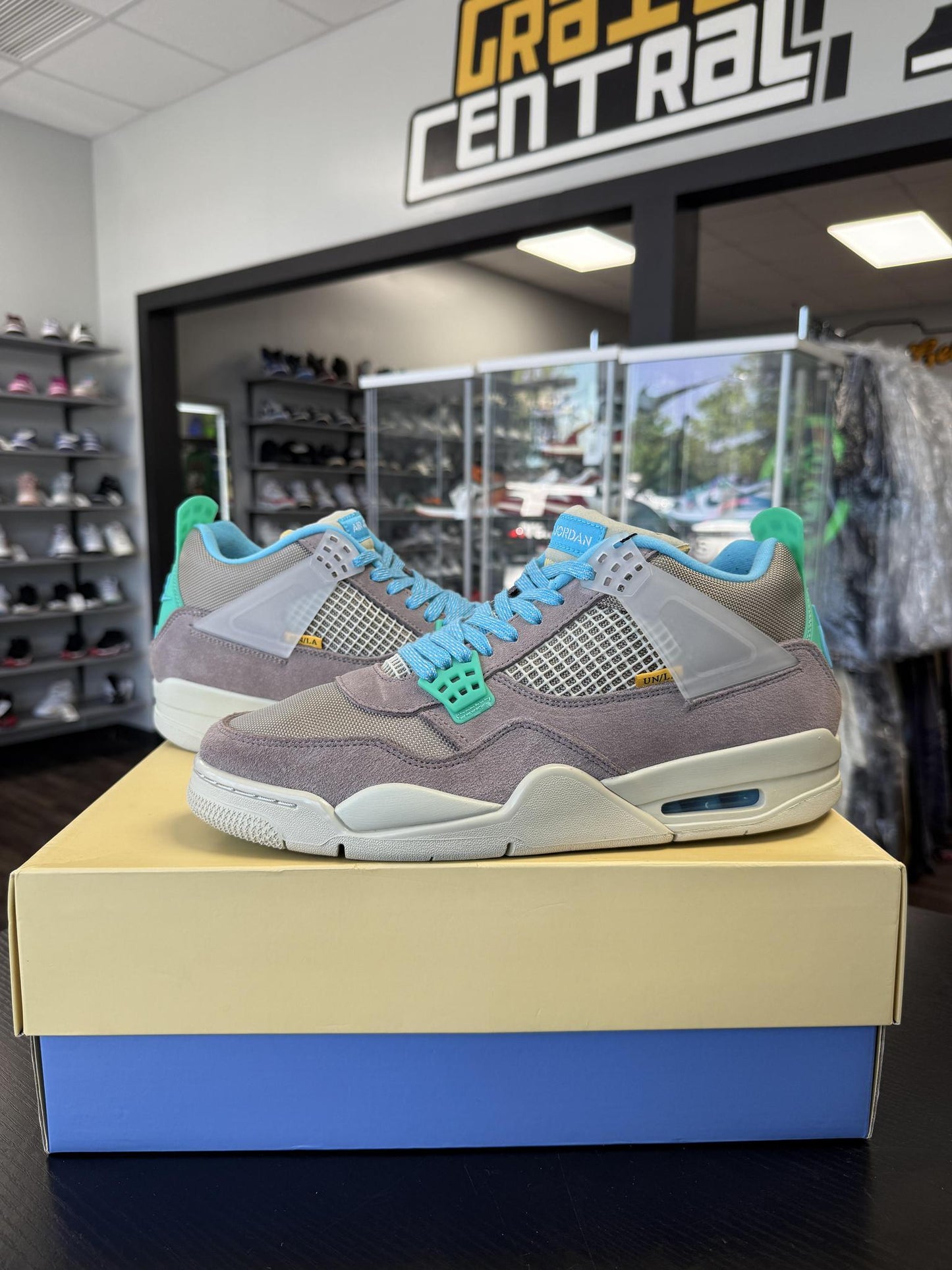 Jordan 4 x "Union Taupe" Used Size 11