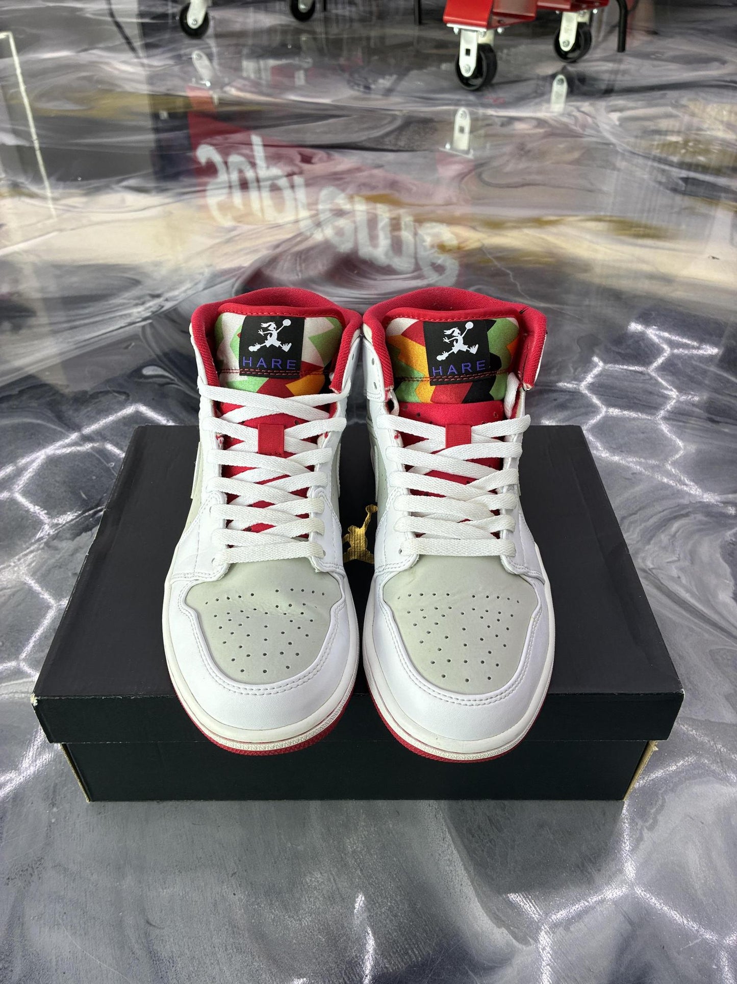 Jordan 1 Mid "Hare" Used Size 9.5