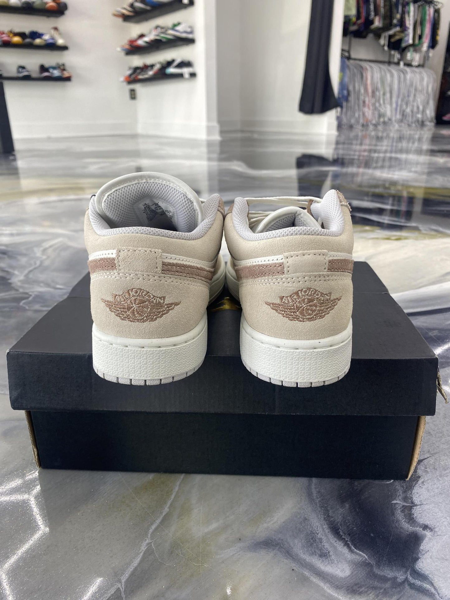 Jordan 1 Low "Light Brown" Used Size 6Y/7.5W