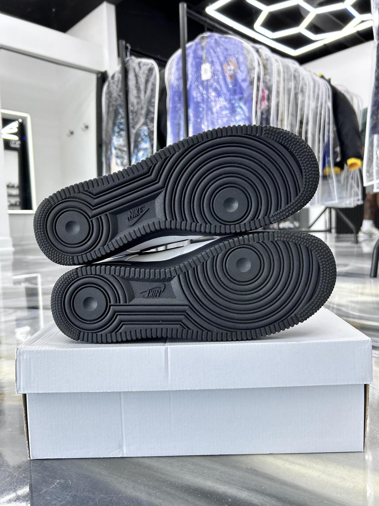 Nike Air Force 1 "White/Black" Used Size 9