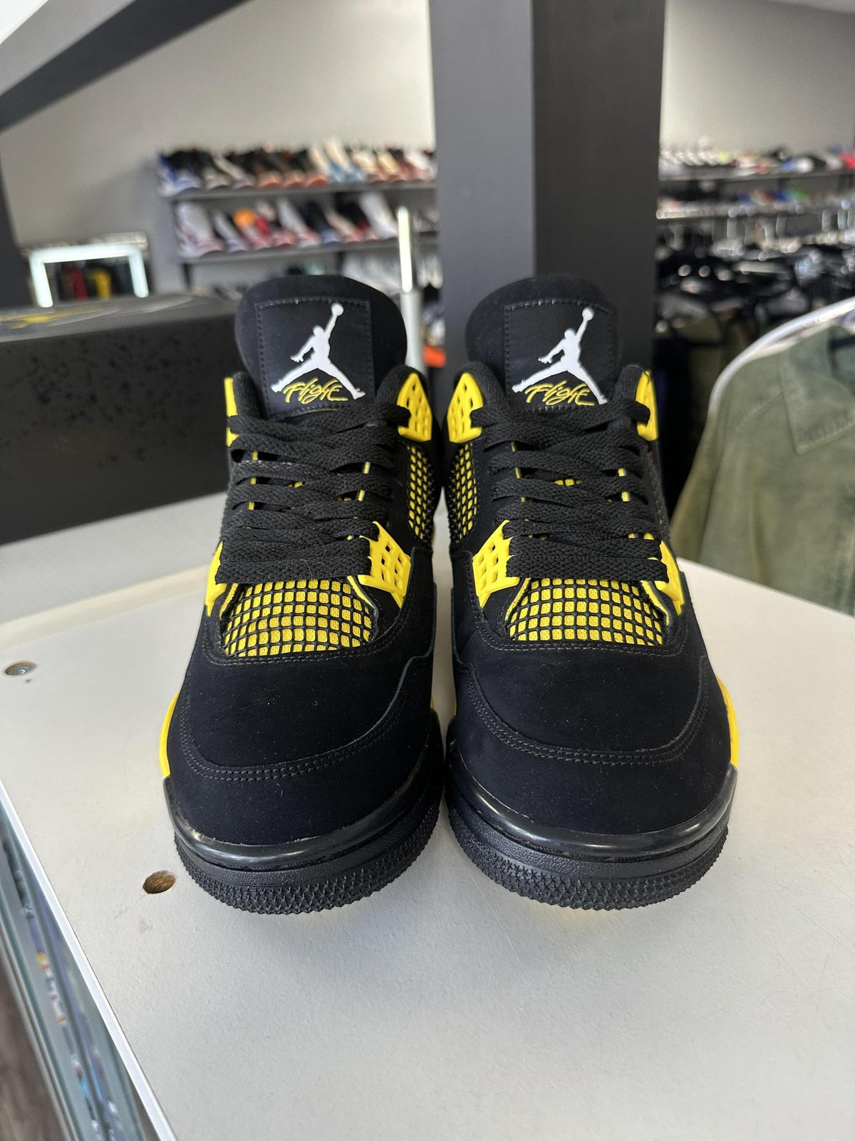 Jordan 4 "Thunder" Used Size 8.5