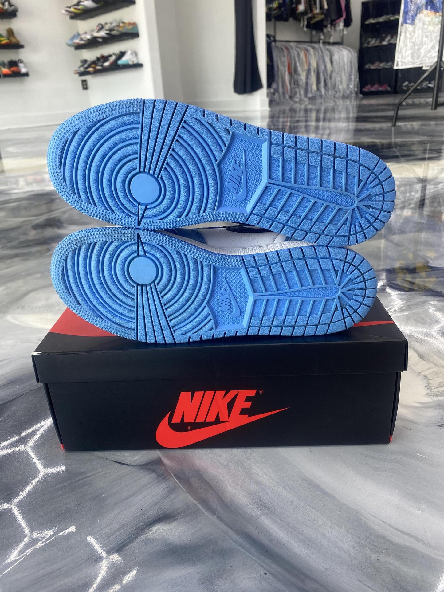 Jordan 1 "University Blue" Used 7Y/8.5W