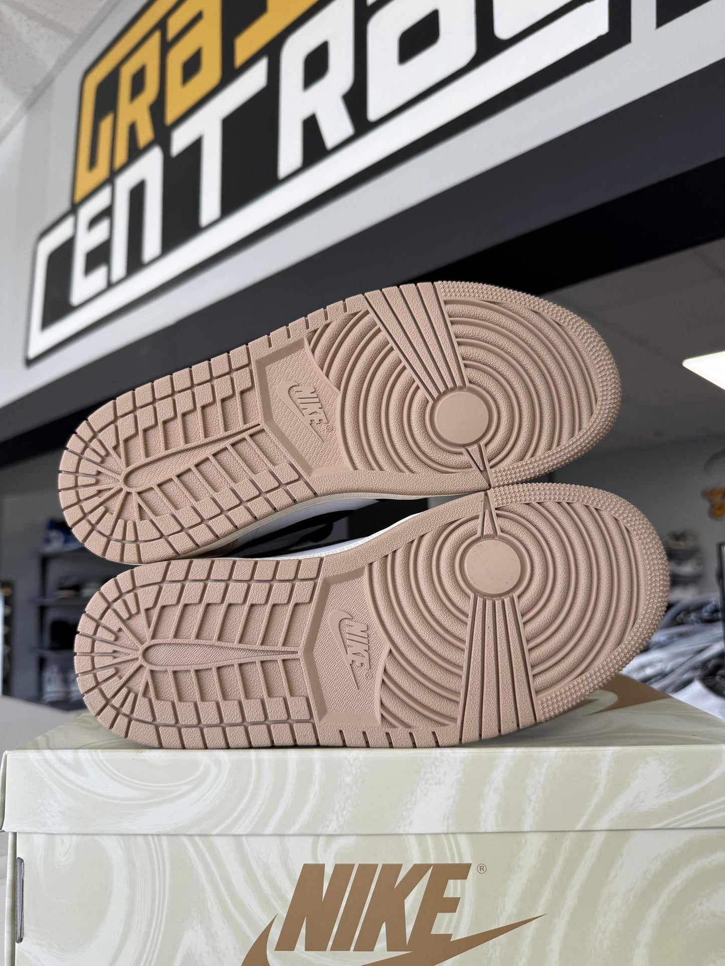 Jordan 1 "Latte" Used Size 5Y/6.5W