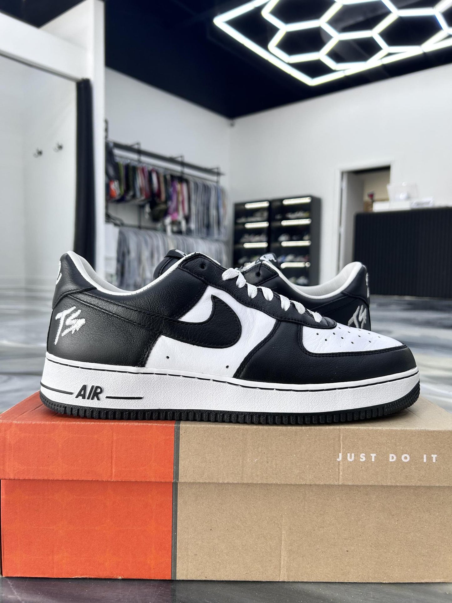Air Force 1 Low "Terror Squad" Used Size 12