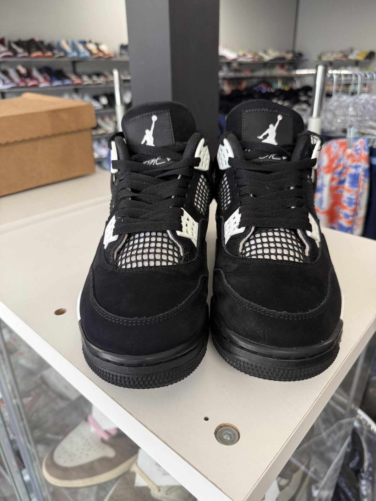 Jordan 4 "White Thunder" Used Size 9.5