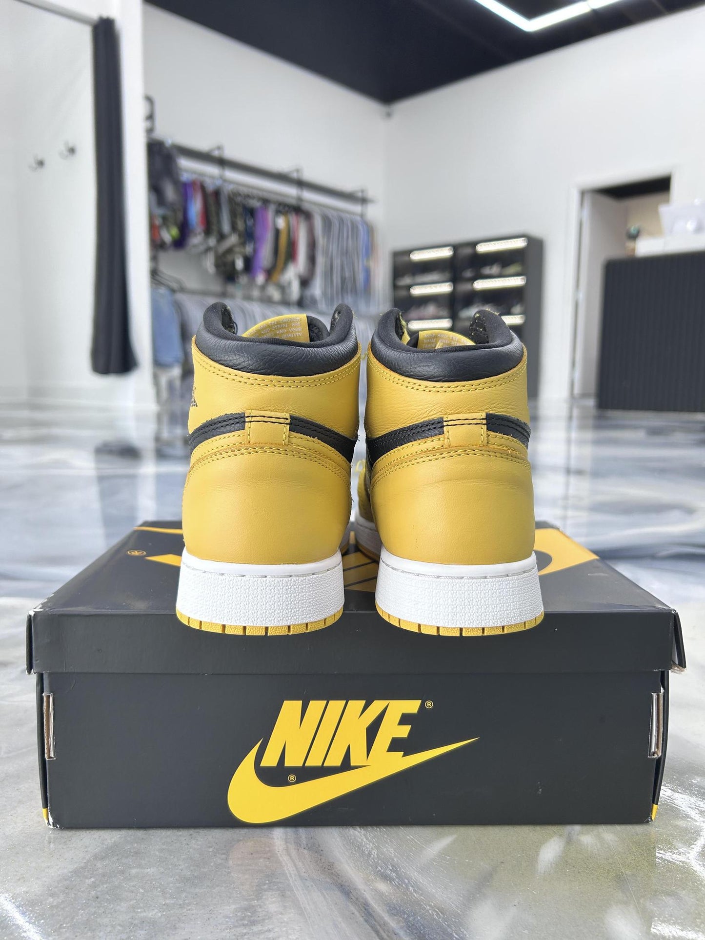 Jordan 1 High "Pollen" Used Size 7Y/8.5W