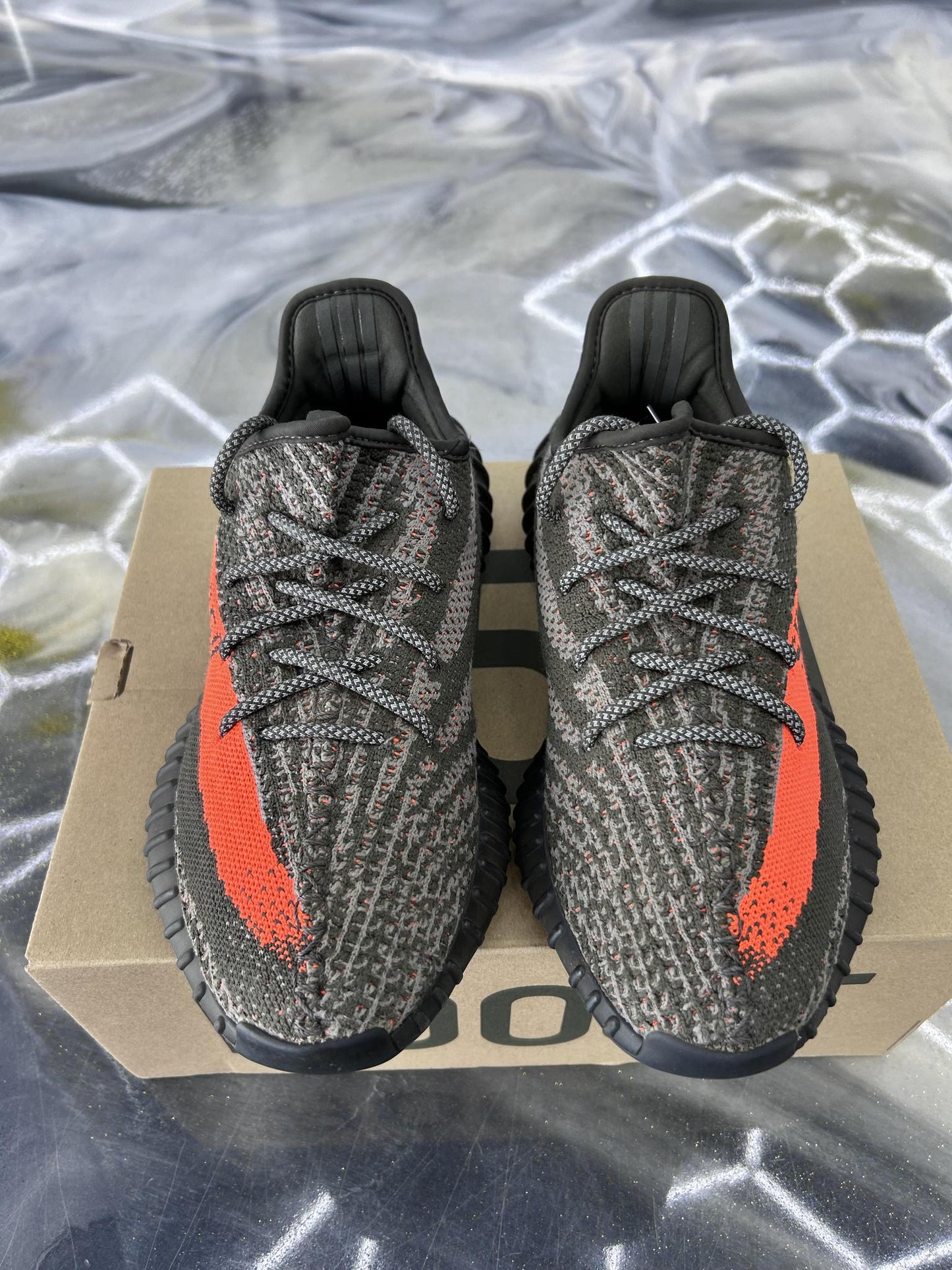 Yeezy 350 "Carbon Beluga" Used Size 7Y/8.5W