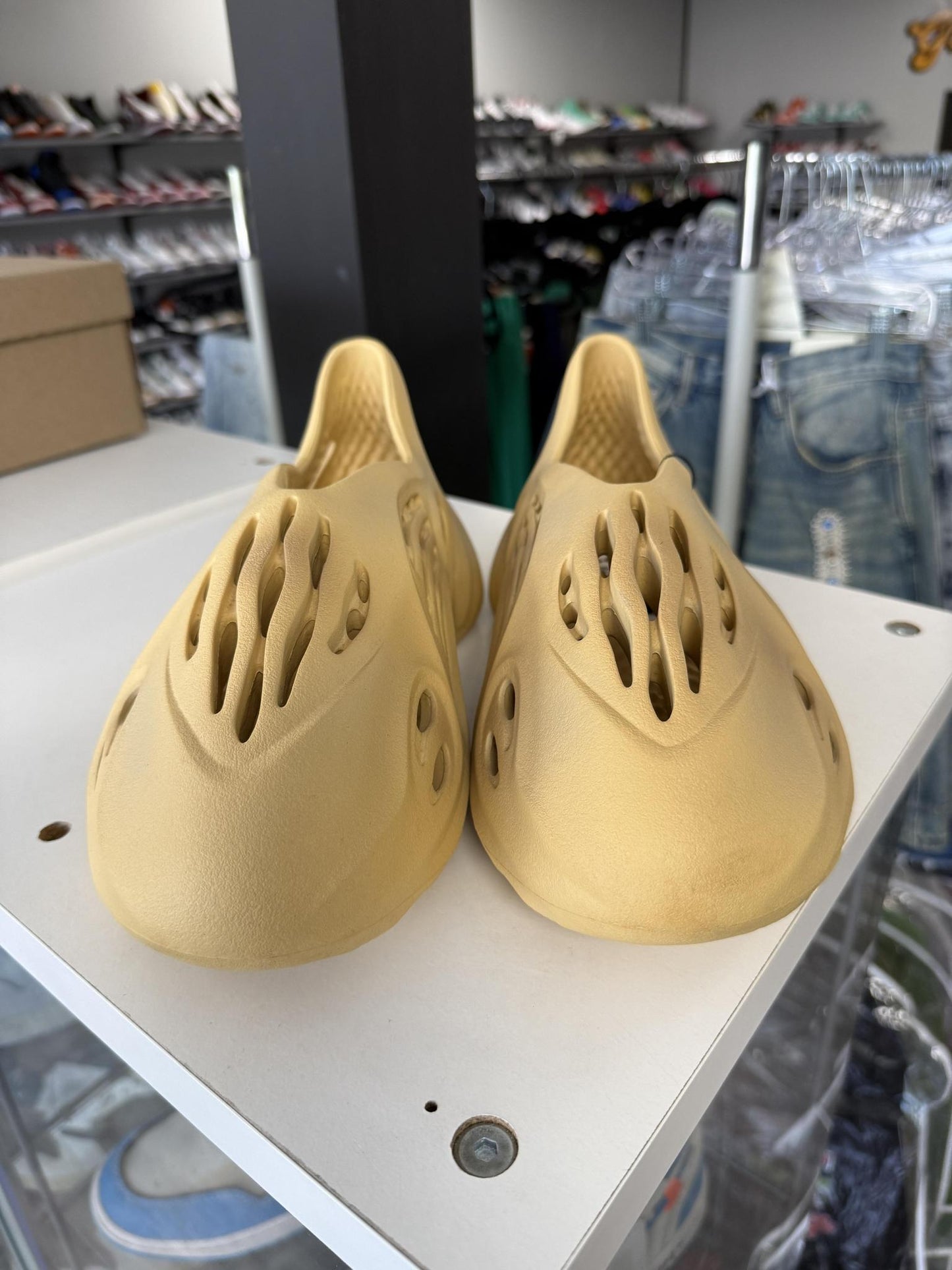 Adidas Yeezy Foam RNNR "Sulfur" Used Size 10