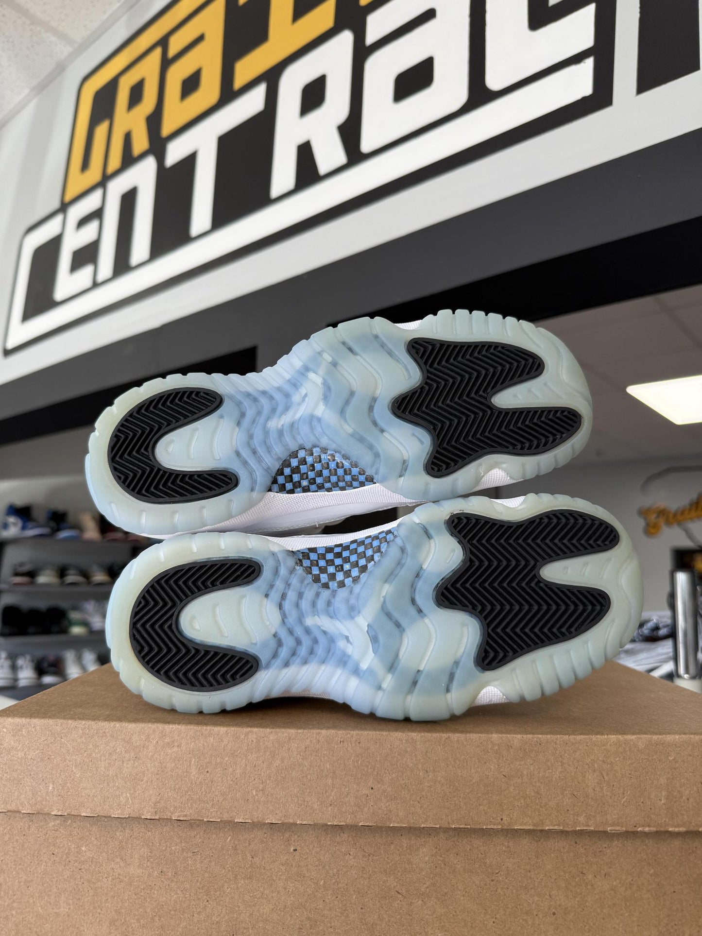Jordan 11 "Legend Blue" Used Size 5Y/6.5W