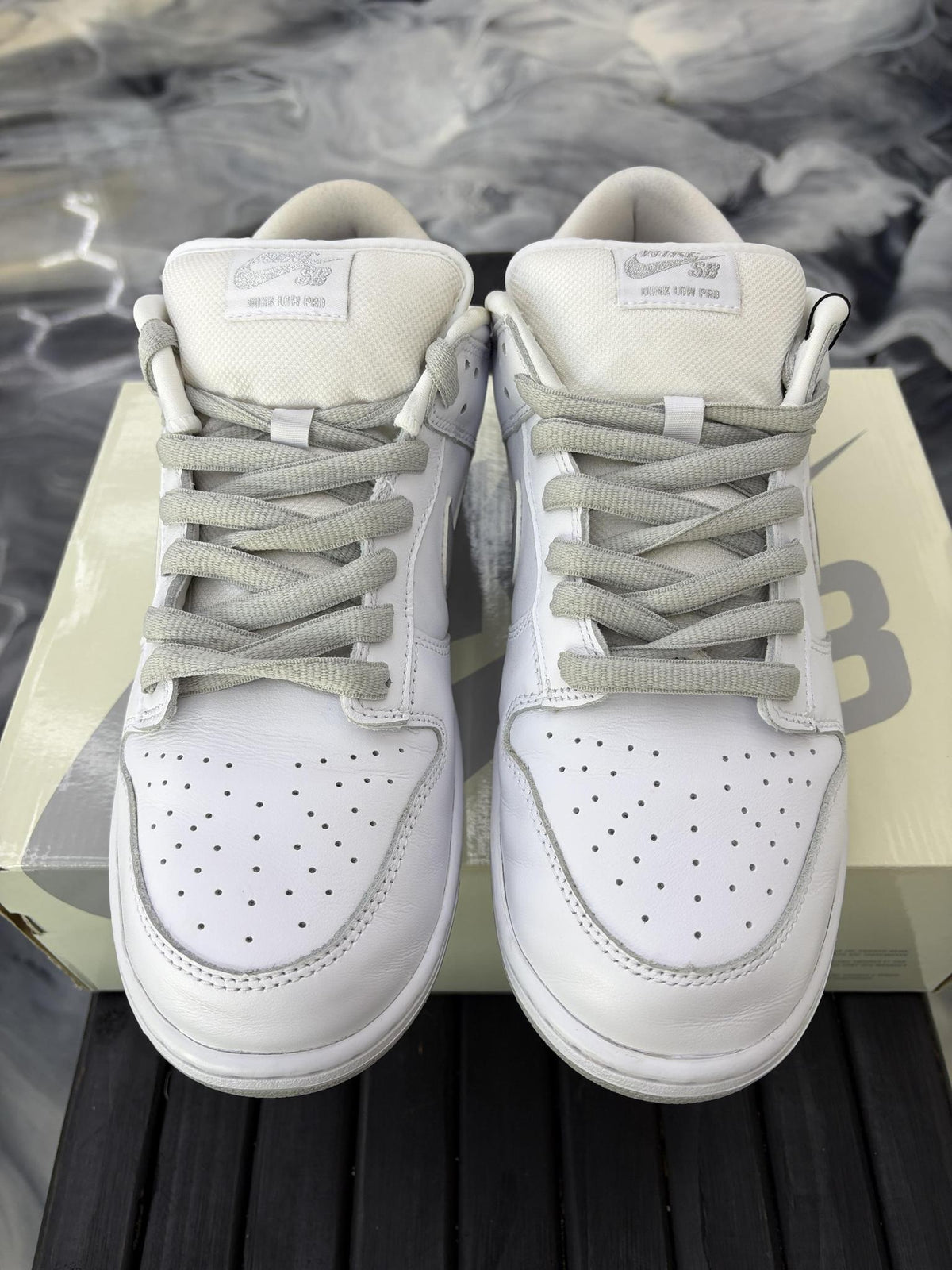 Nike SB Supreme "White Grey" Used Size 10.5