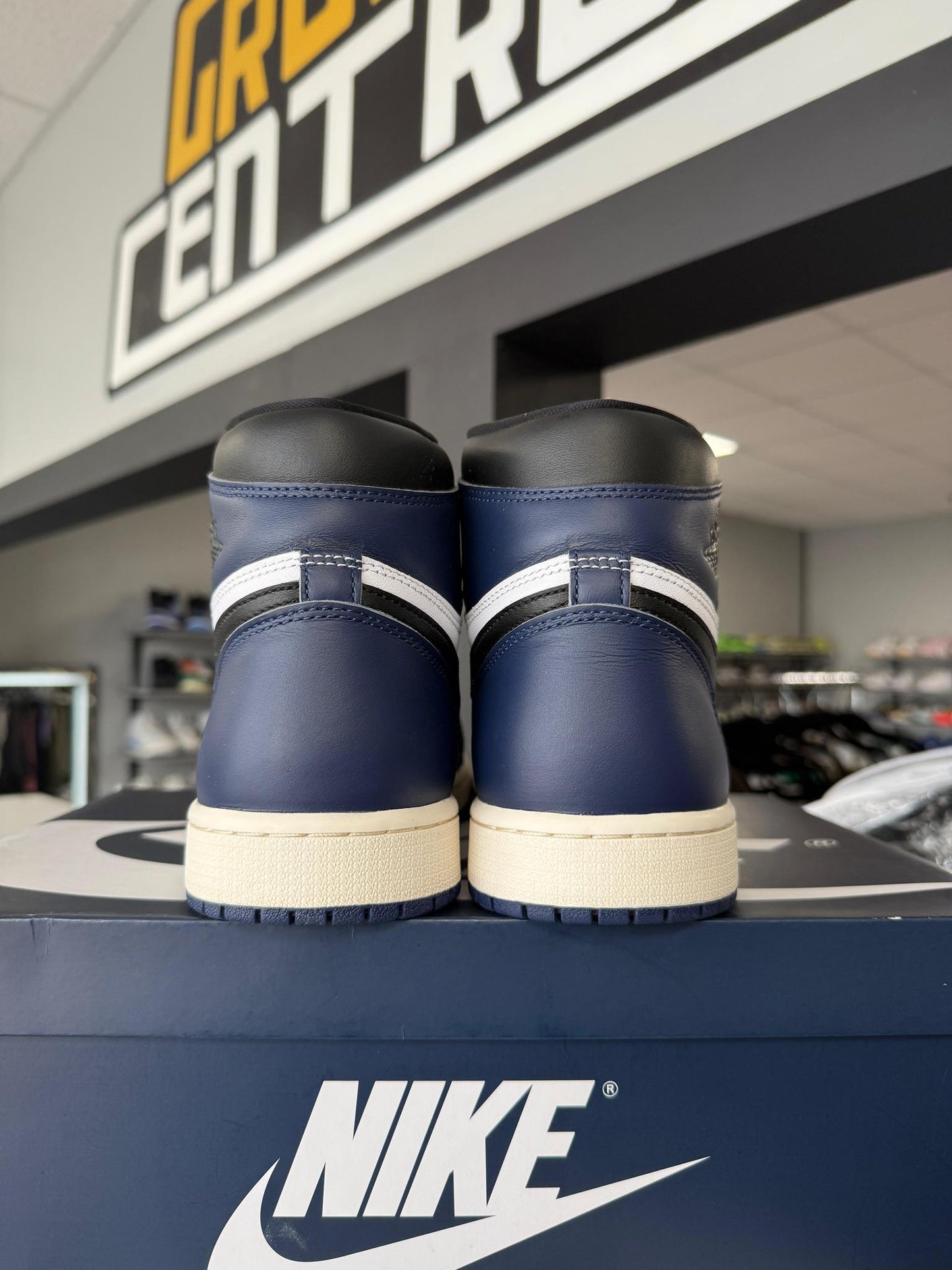 Jordan 1 "Midnight Navy" Used Size 10.5
