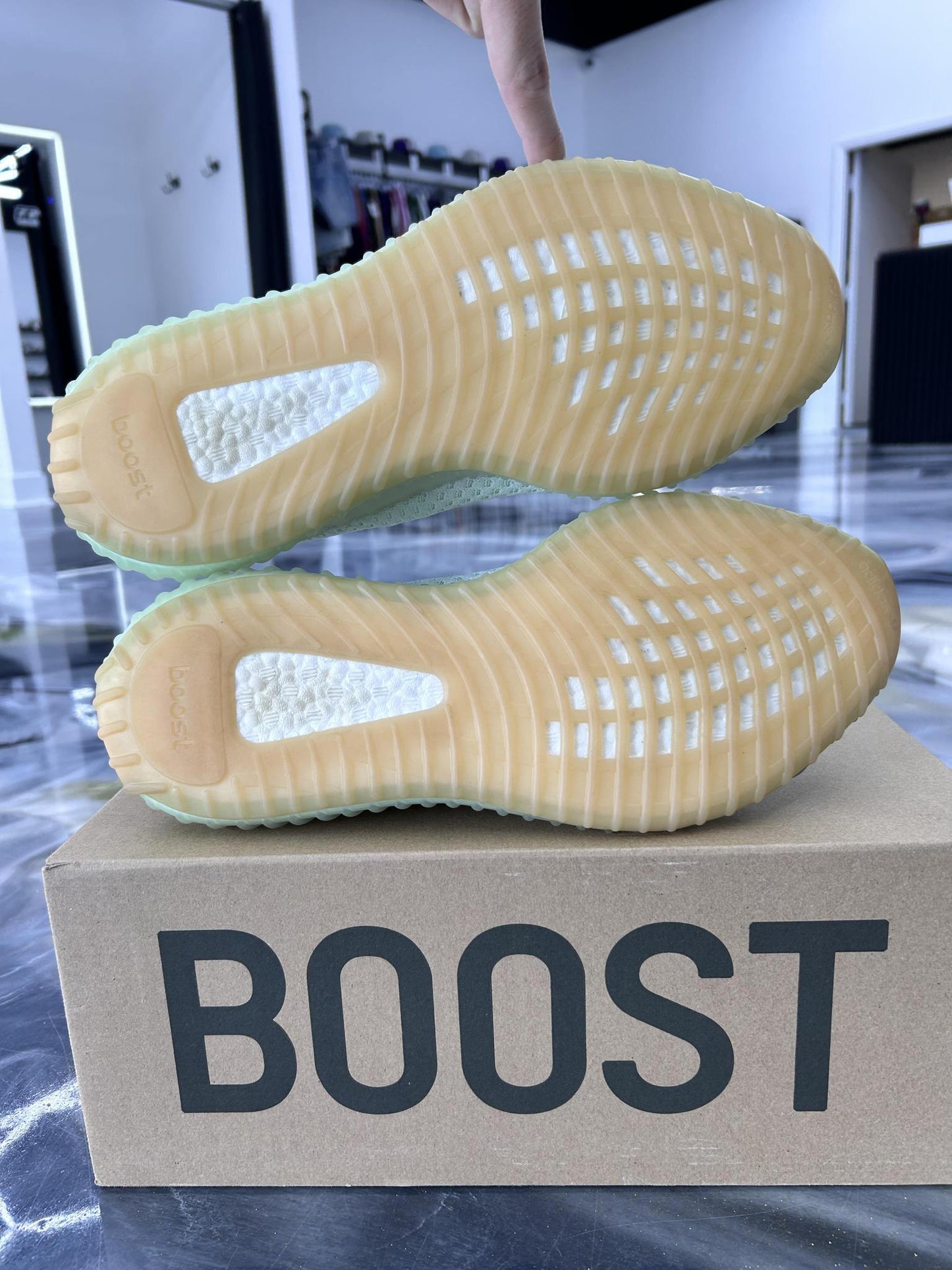 Yeezy 350 V2 "Hyperspace" Used Size 12