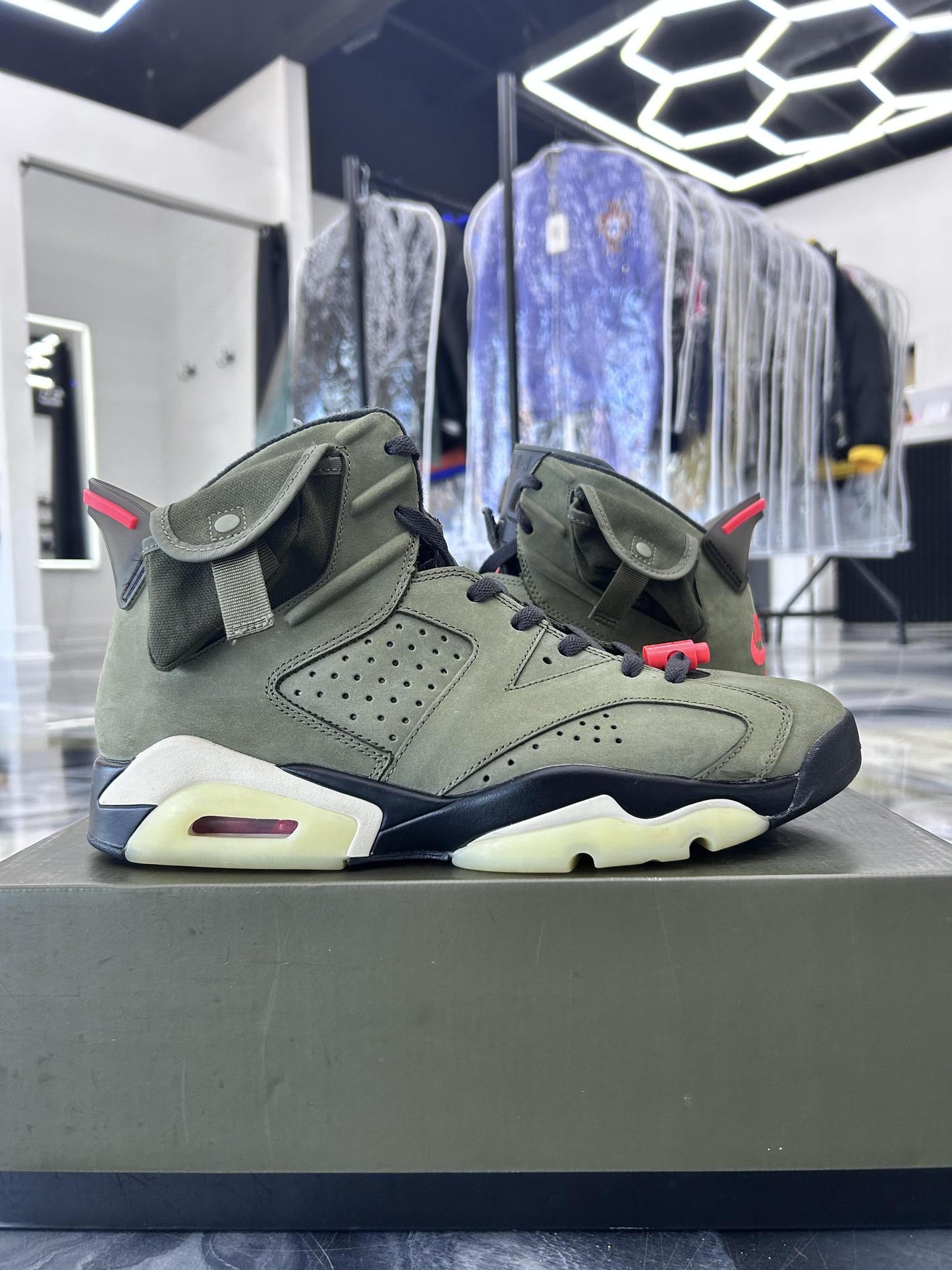 Jordan 6 x Travis Scott "Olive" Used Size 10.5