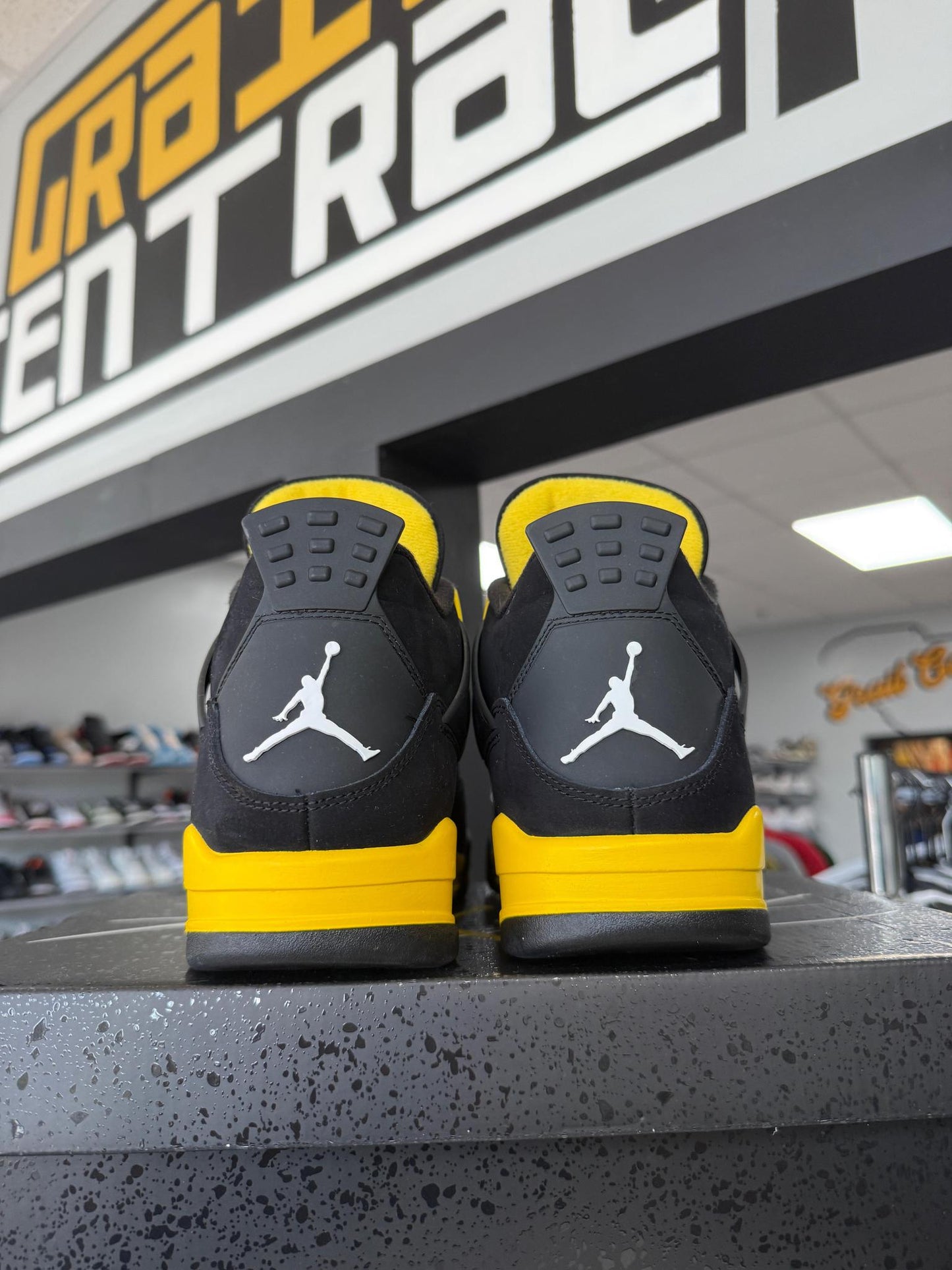 Jordan 4 "Thunder" Used Size 11