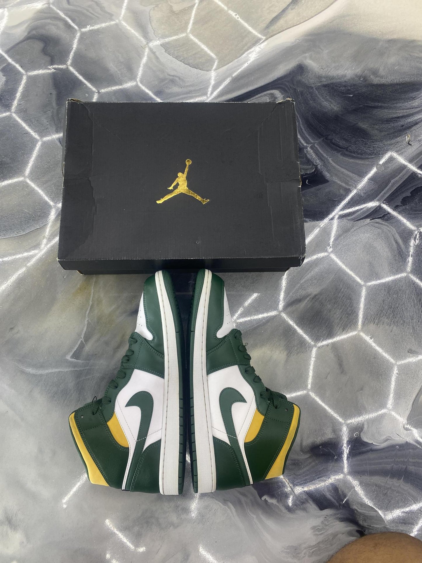 Jordan 1 Mid "Supersonics" Used Size 13
