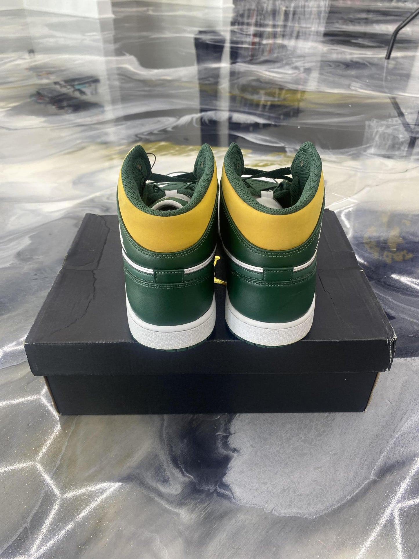 Jordan 1 Mid "Supersonics" Used Size 13