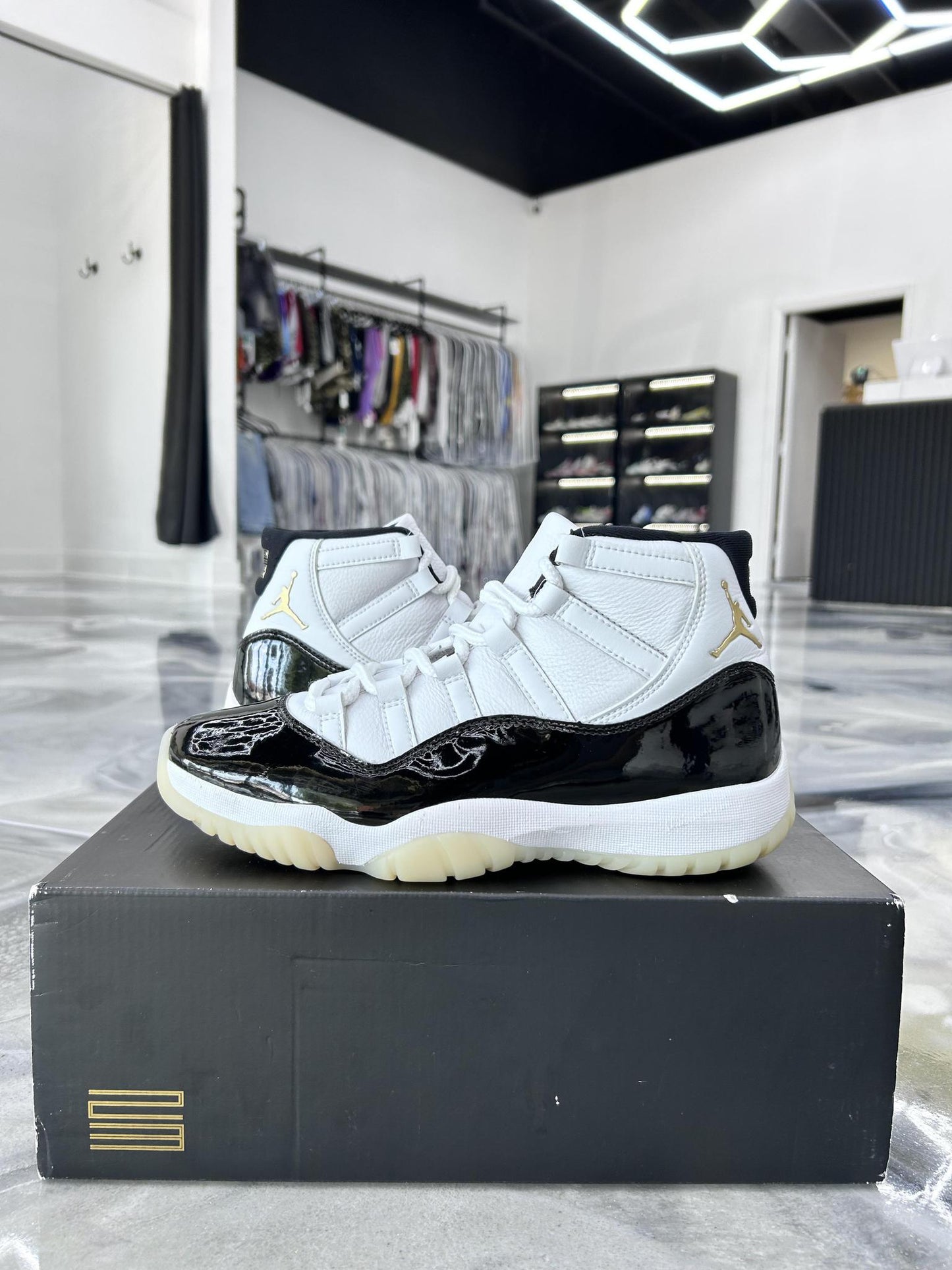 Jordan 11 "Gratitude" Used Size 8
