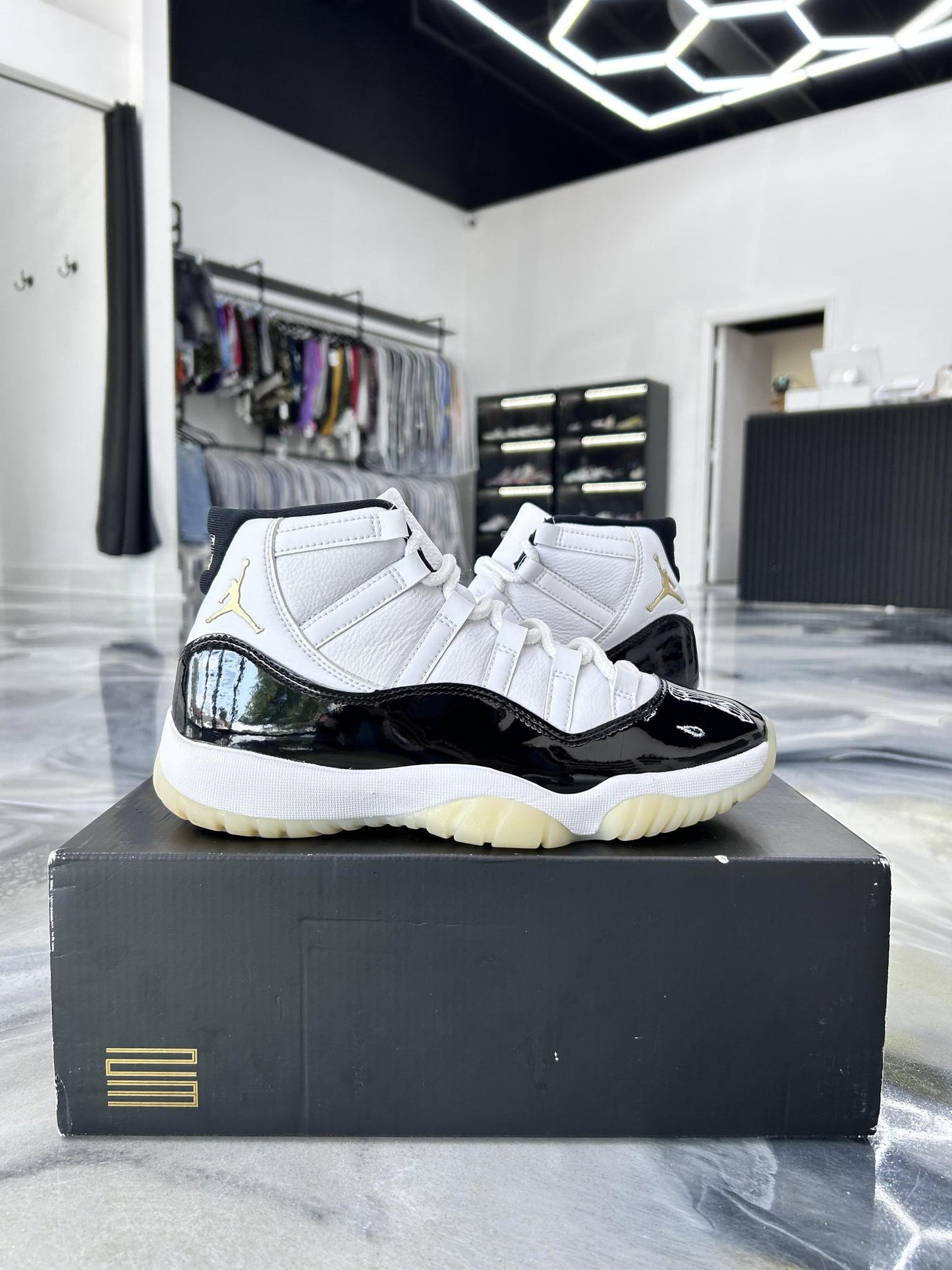 Jordan 11 "Gratitude" Used Size 8