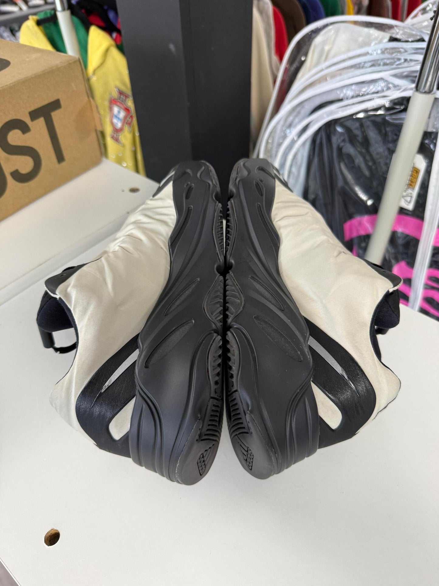 Yeezy 700 MNVN "Bone" Used Size 9.5