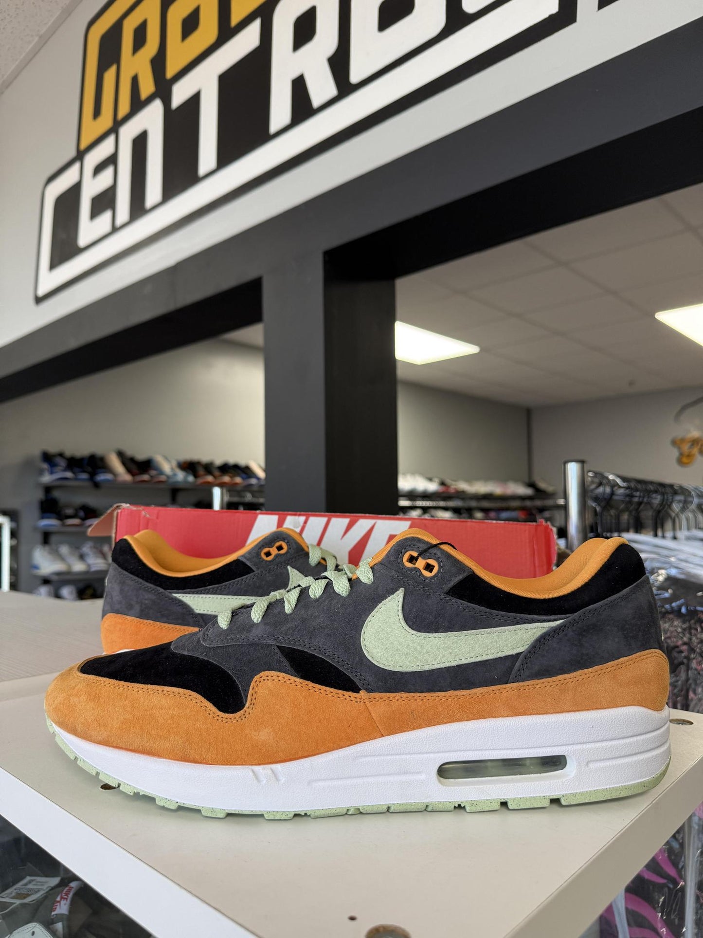 Nike Air Max 1 "Honeydew" Used Size 15