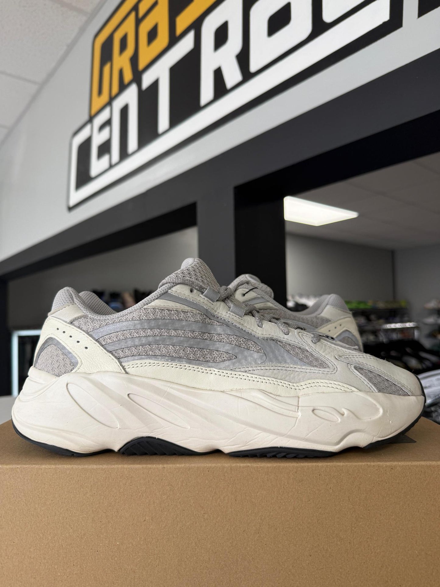 Yeezy 700 "Static" Used Size 10