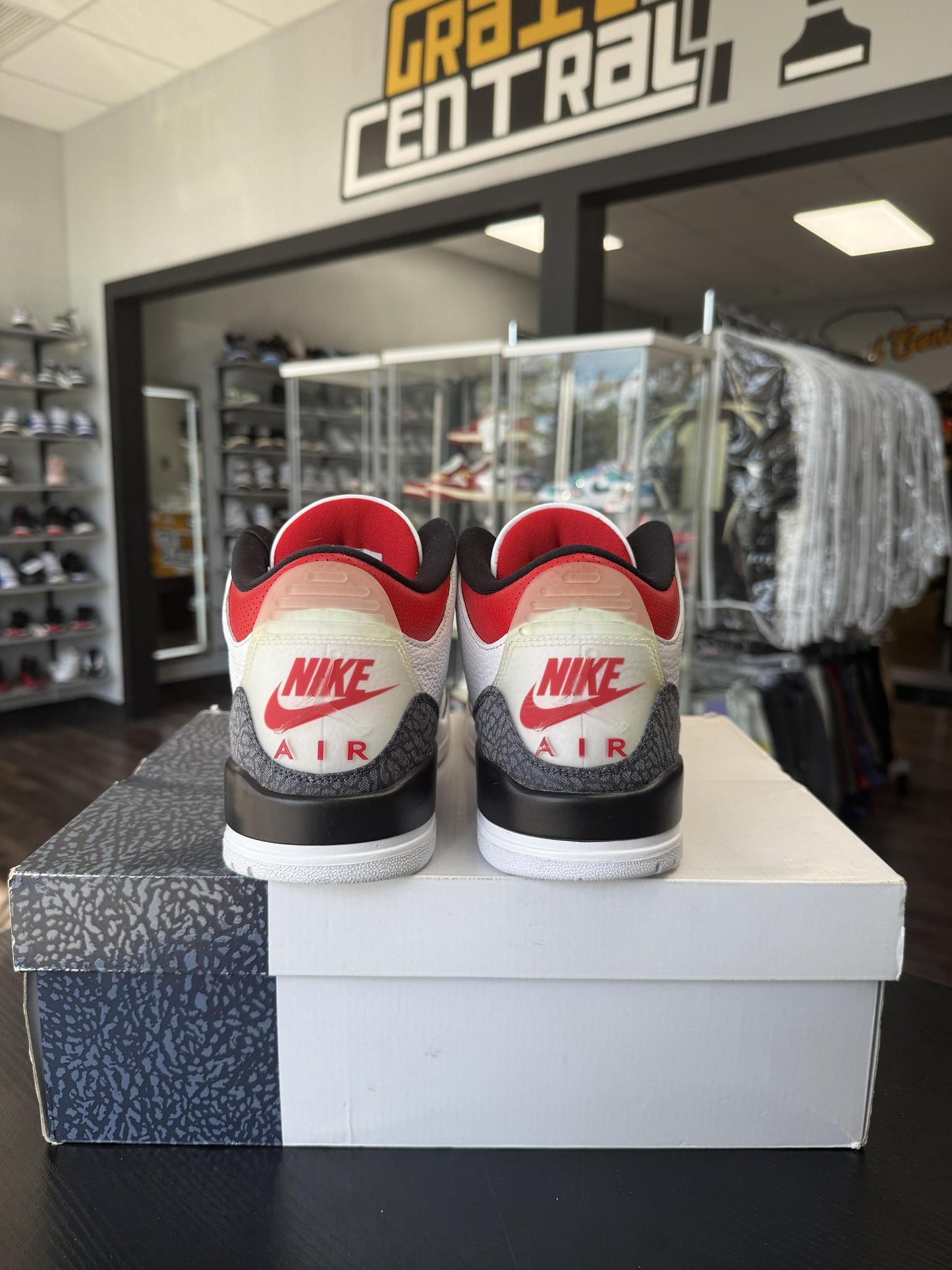 Jordan 3 "Denim Fire Red" Used Size 10.5