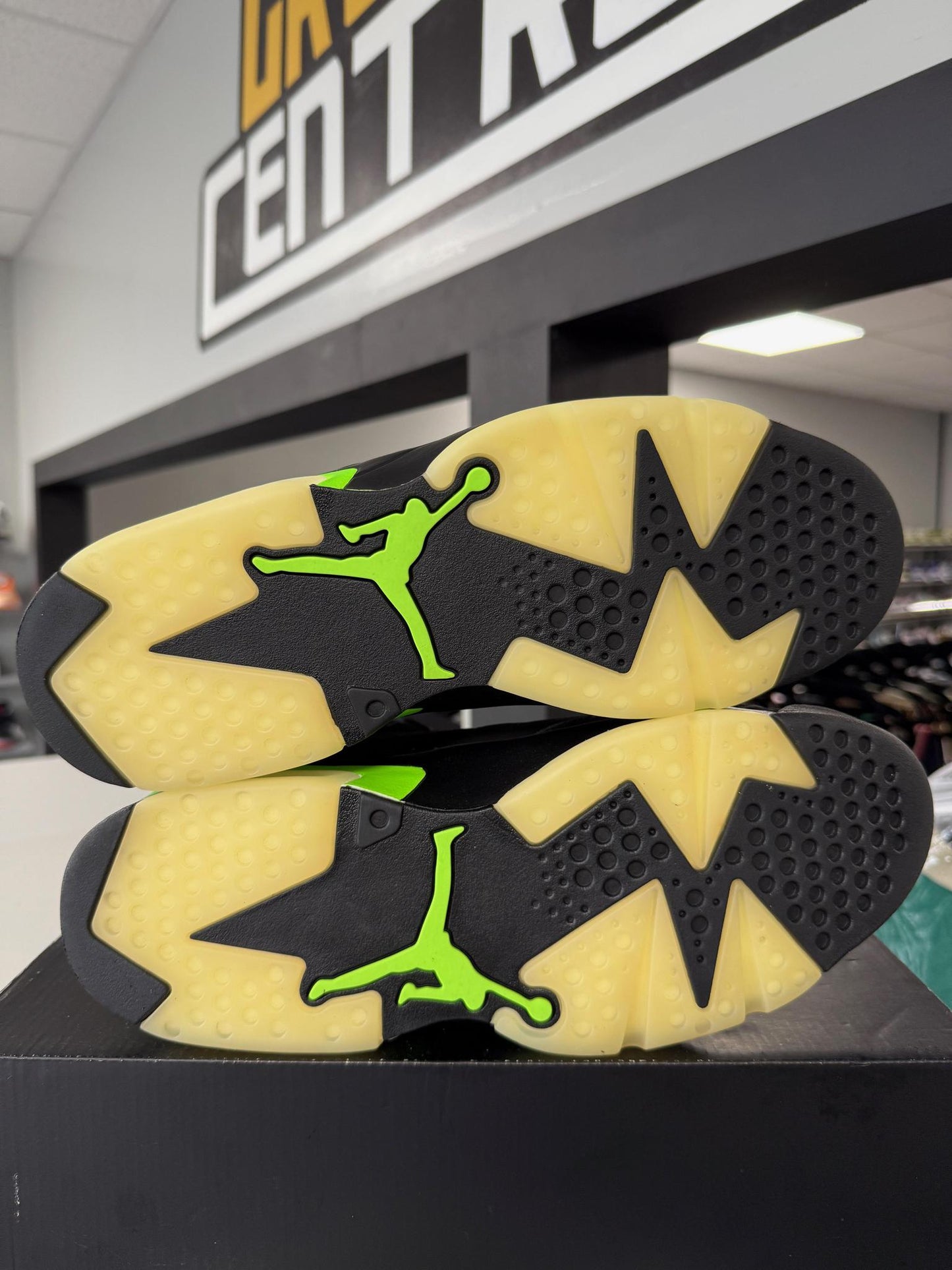 Jordan 6 "Electric Green" Used Size 12