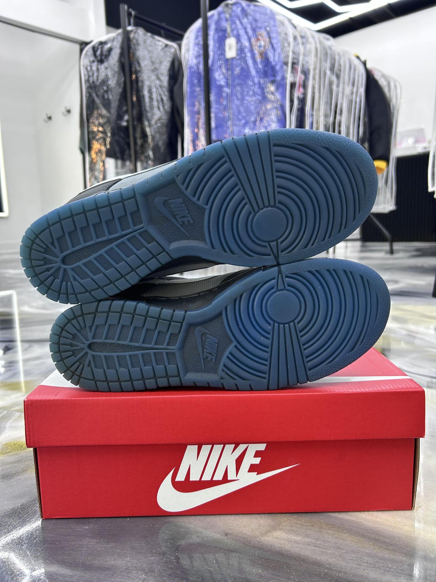 Dunk Low "Anthracite" Used Size 10.5
