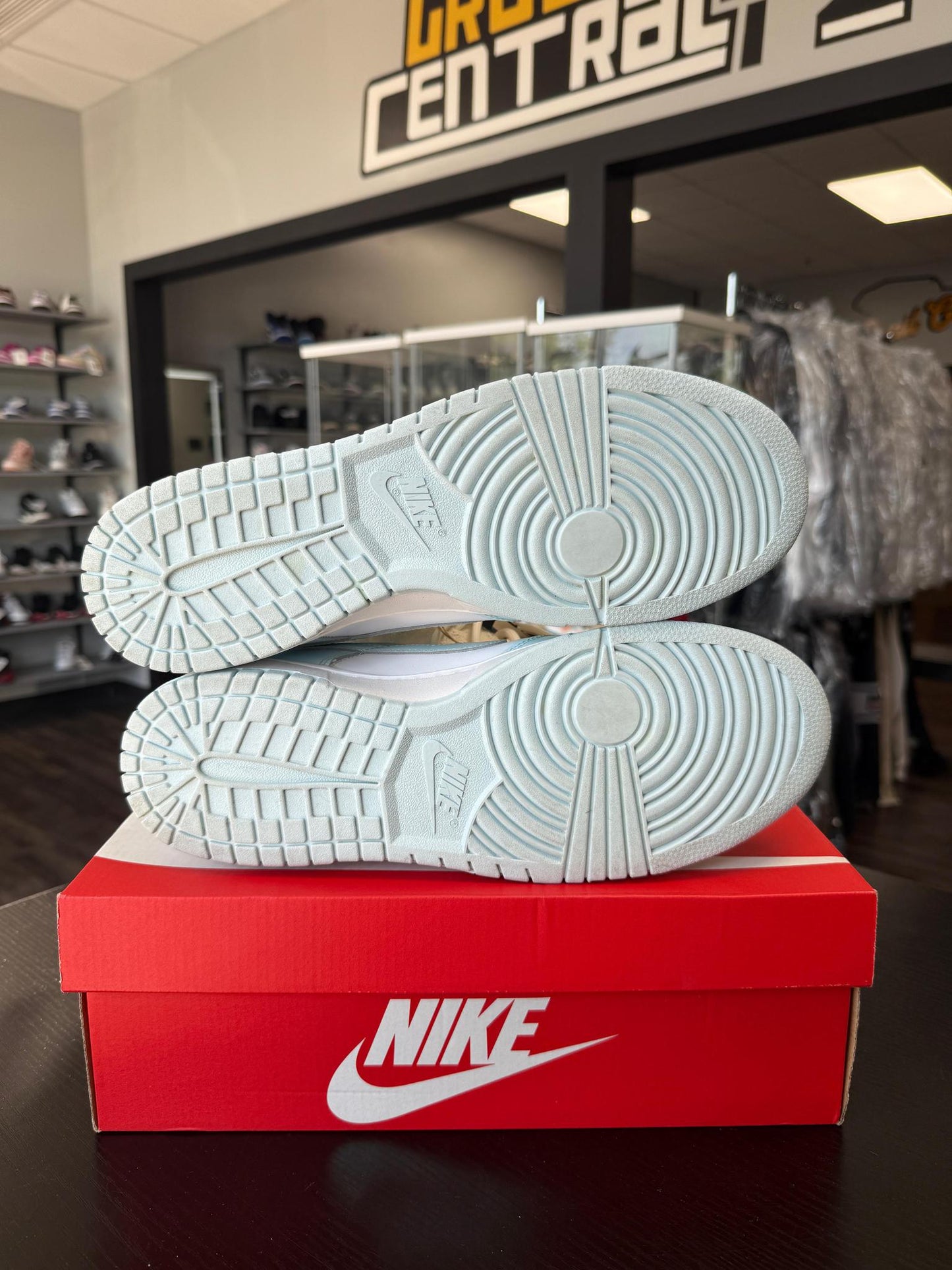 Dunk Low "Glacier Blue" Used Size 12