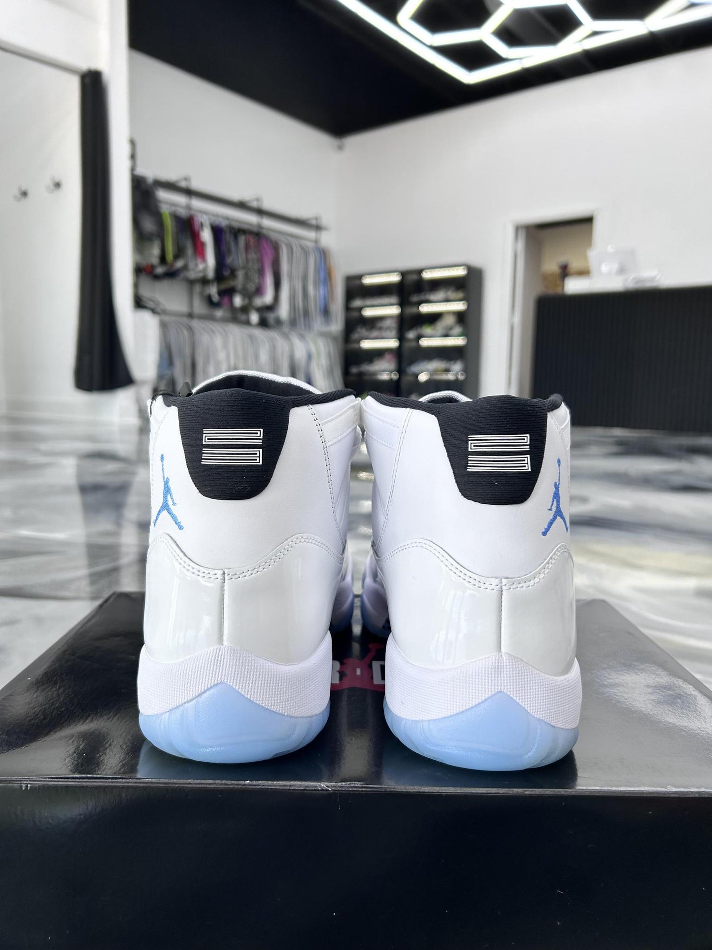 Jordan 11 "Legend Blue" Used Size 12