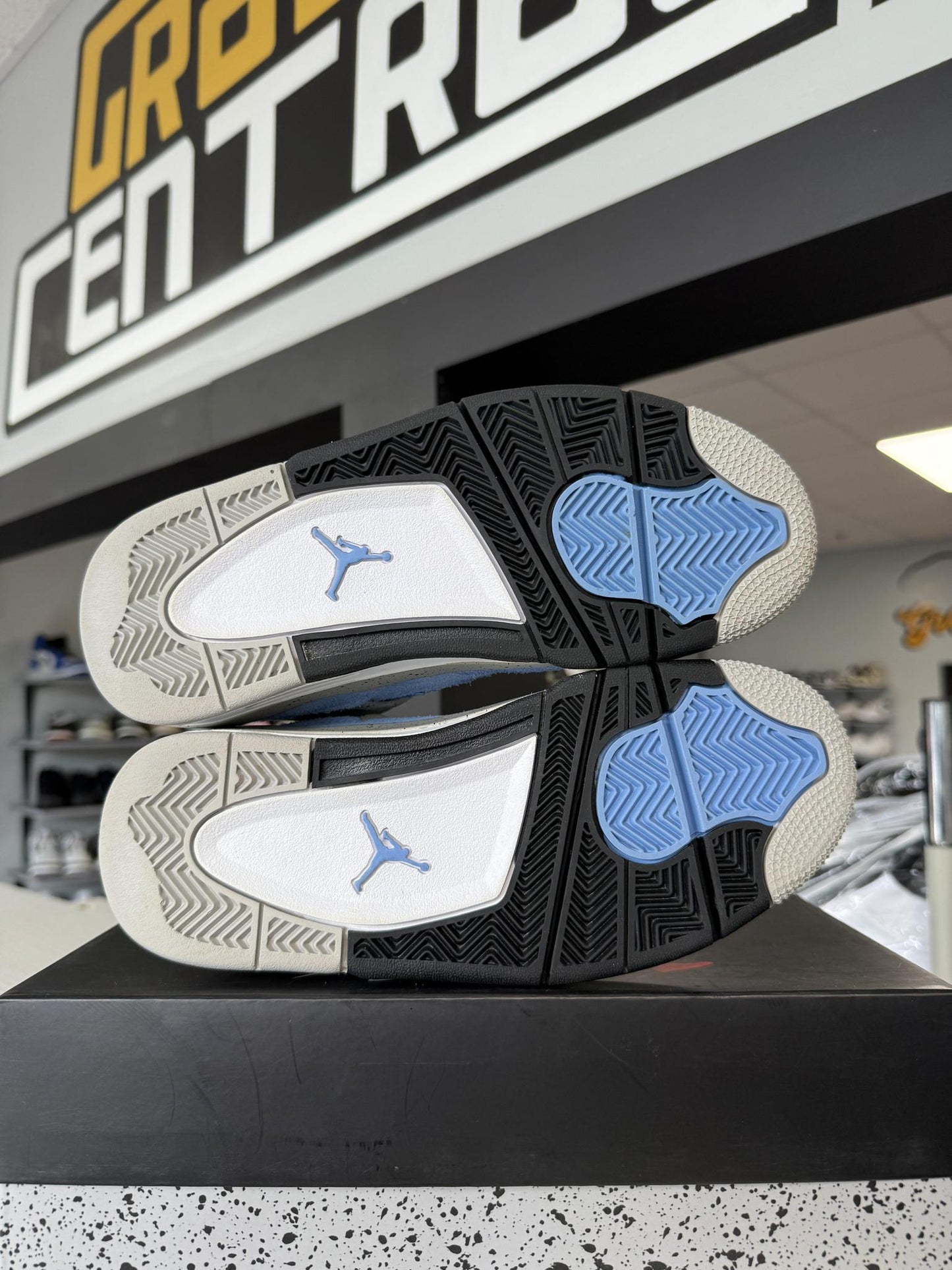 Jordan 4 "University Blue" Used Size 4.5Y/6W