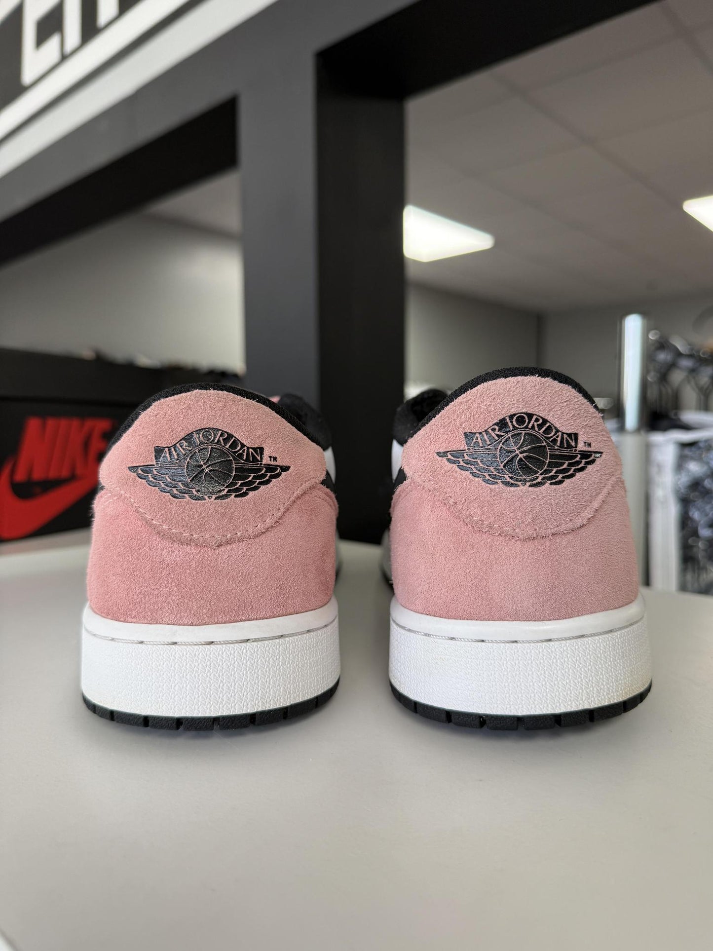 Jordan 1 Low "Bleached Coral" Used Size 12.5