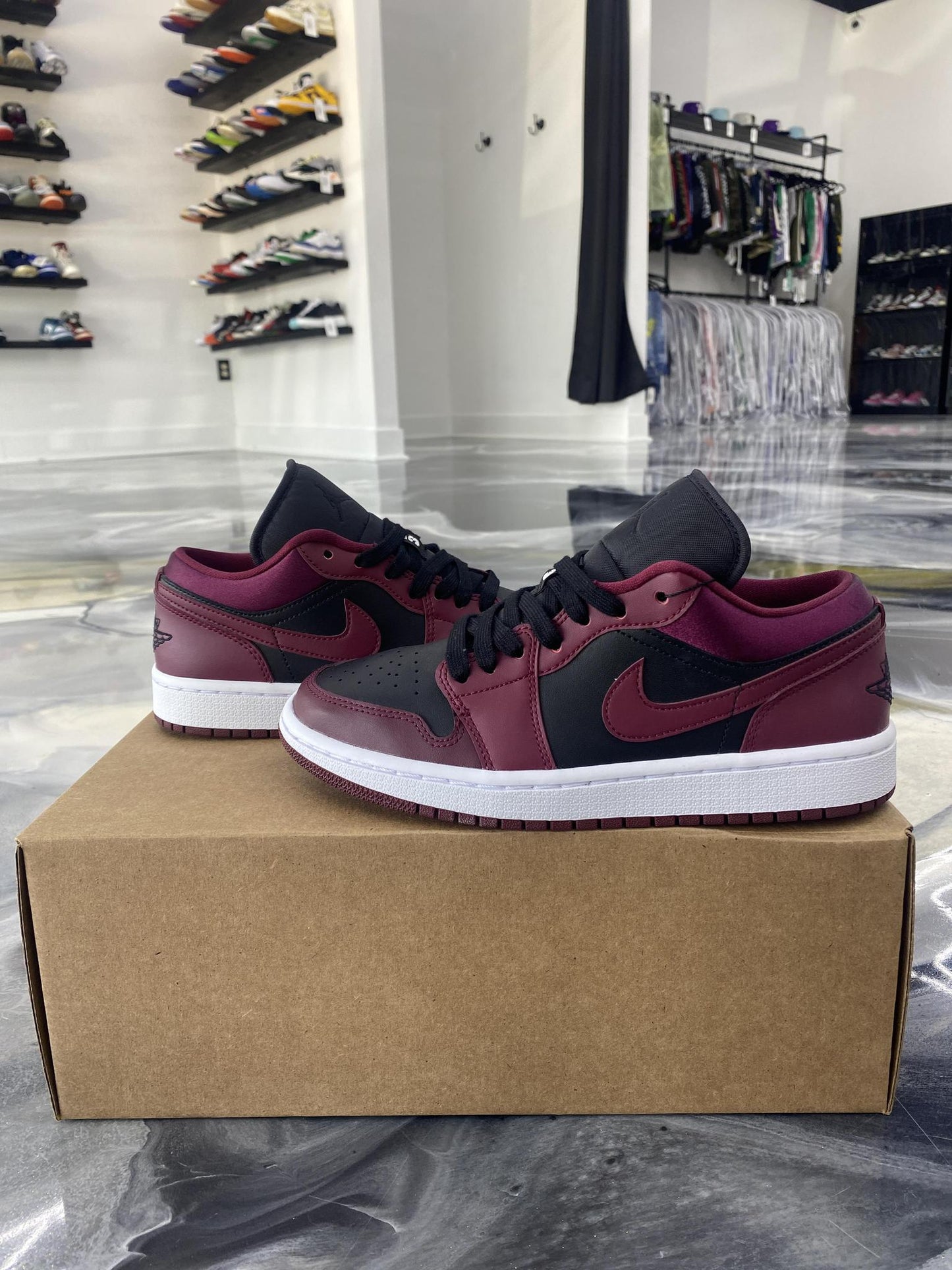 Jordan 1 Low "Dark Beetroot" Used Size 6Y/7.5W